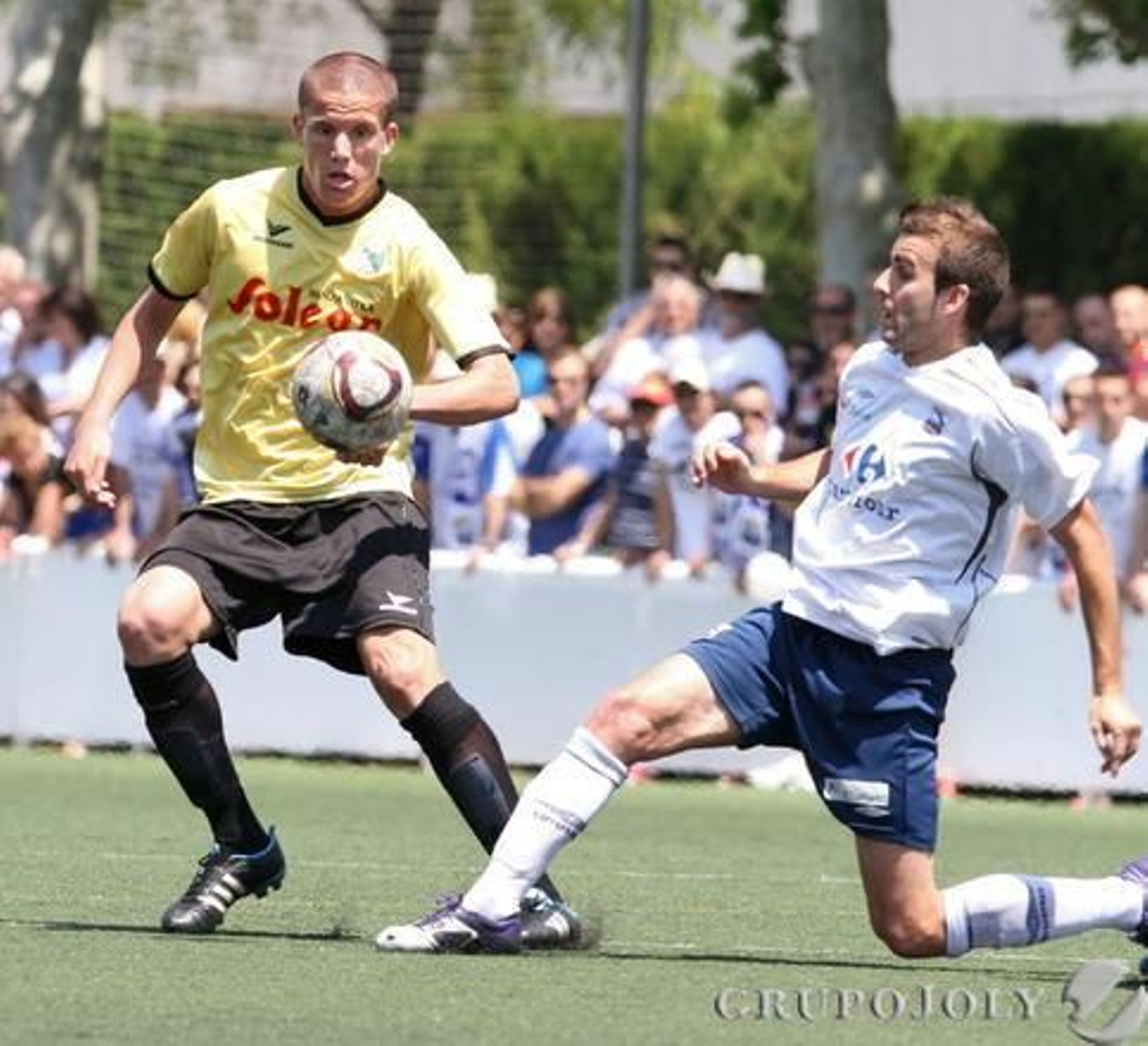 El ascenso tendrá que esperar para el Atlético Sanluqueño, que cayó por 2-0 ante el Prat.

Foto: LOF