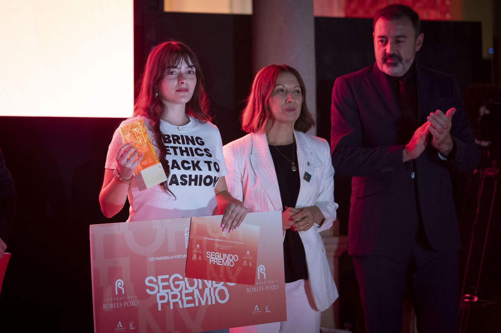 La creatividad de la colección Pouty deslumbra en la Pasarela Fortuny