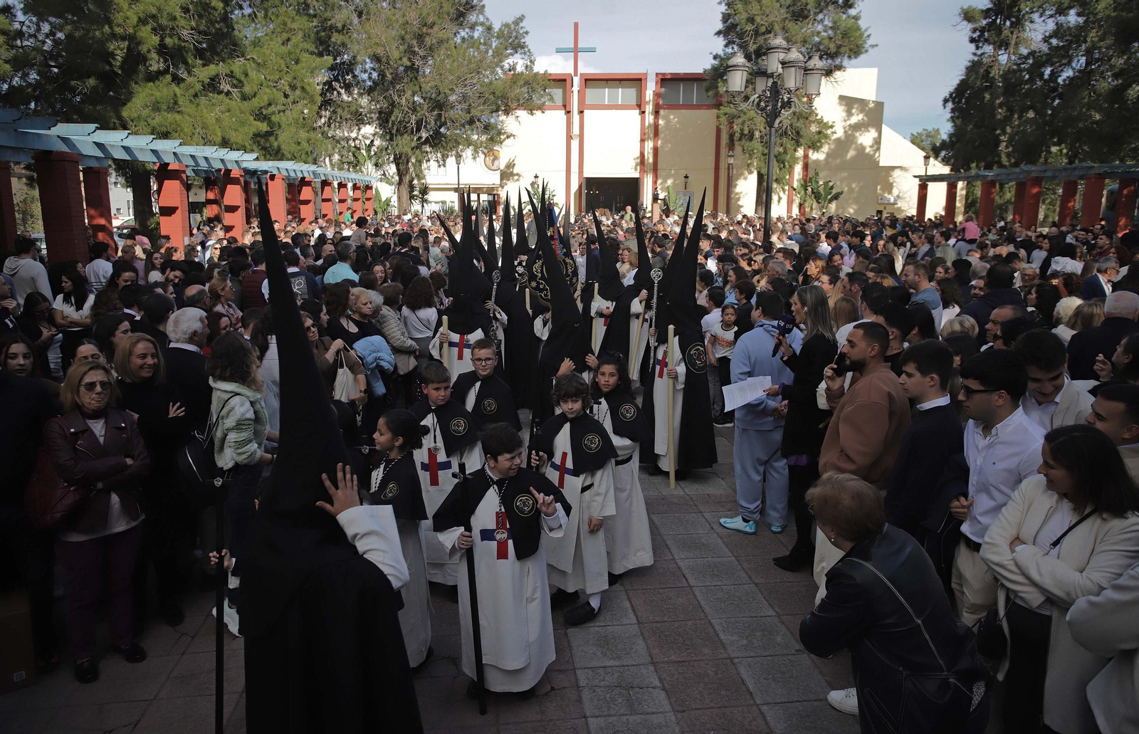 Fotos del Jueves Santo en Algeciras: Tres Caídas y Nazareno