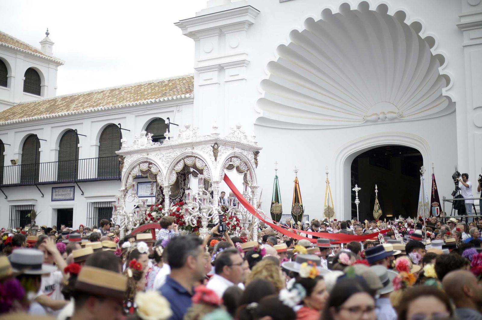El Rocío 2023: Imágenes de ambiente y presentaciones de las Hermandades