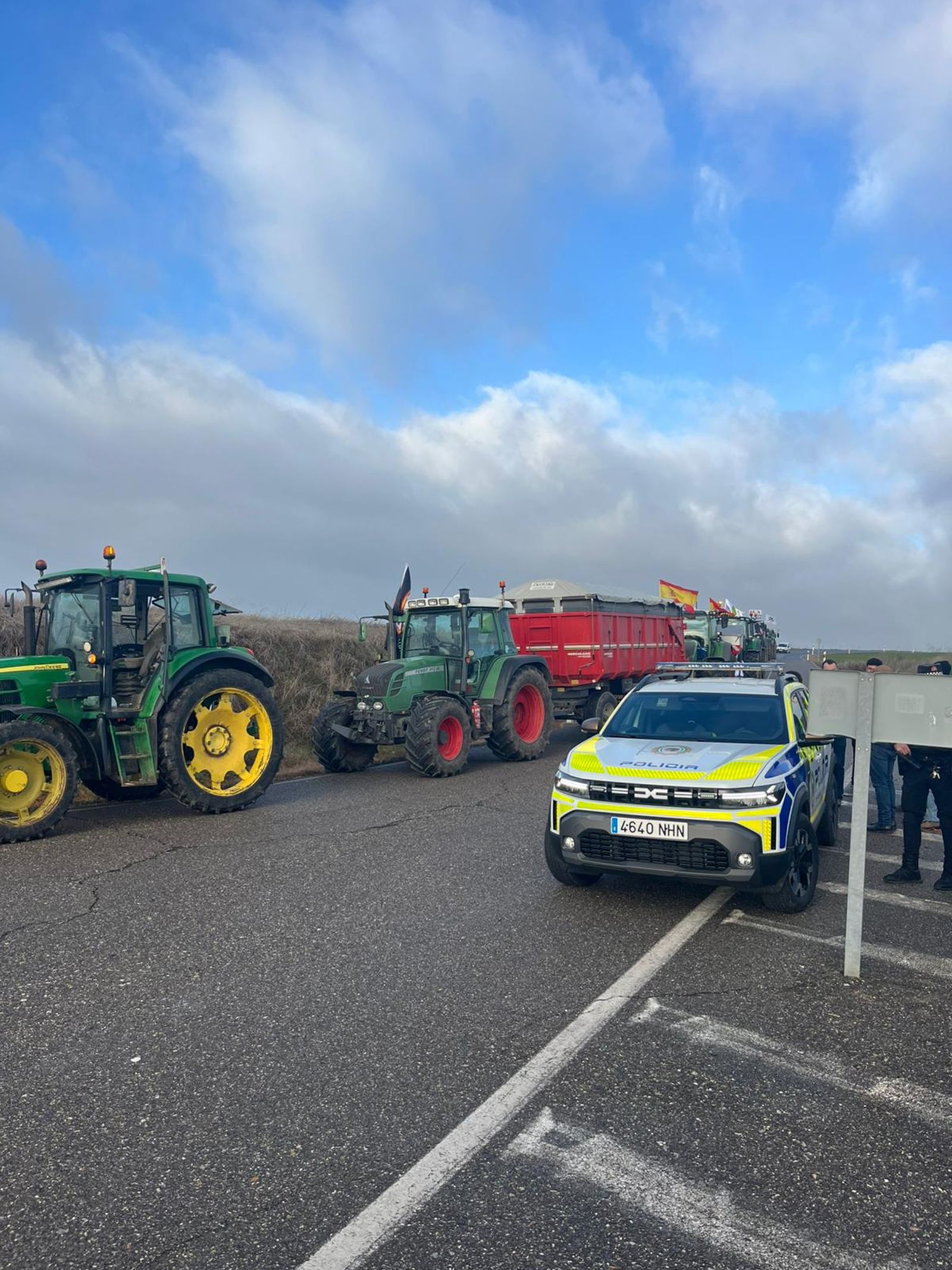 Los agricultores cortan la N-432 en Córdoba contra el acuerdo de Mercasur