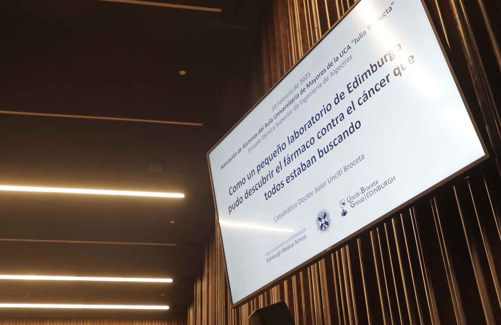 La clase magistral de Asier Unciti-Broceta en el Aula Universitaria de Mayores de la UCA, en imágenes