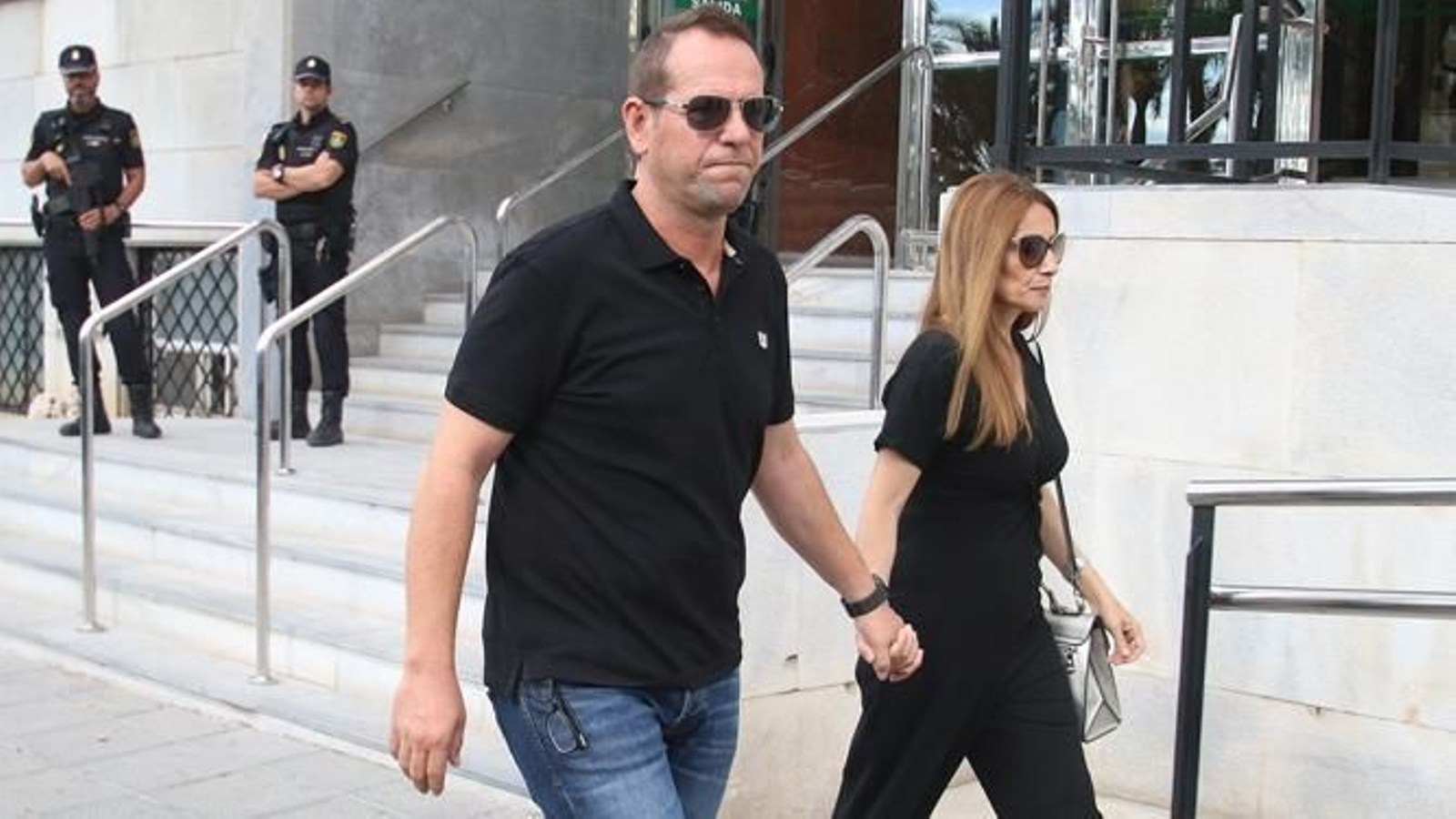 Francisco Cruz, hermano del padre de Gabriel, a su llegada a la Audiencia de Almería.