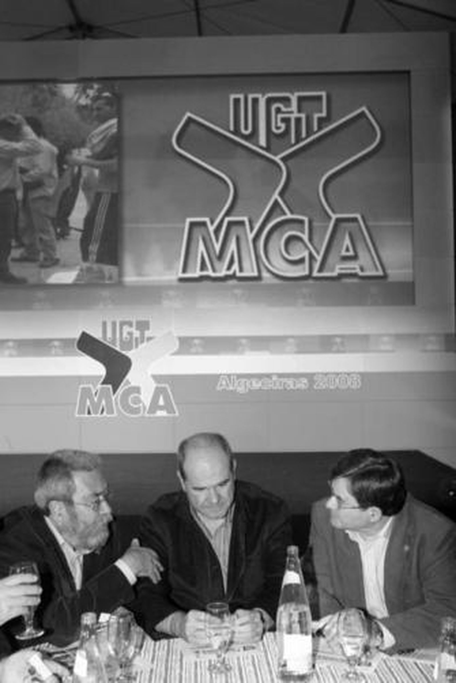 Manuel Chaves junto a Cándido Méndez y Manuel Fernández 'Lito', ayer durante el congreso.