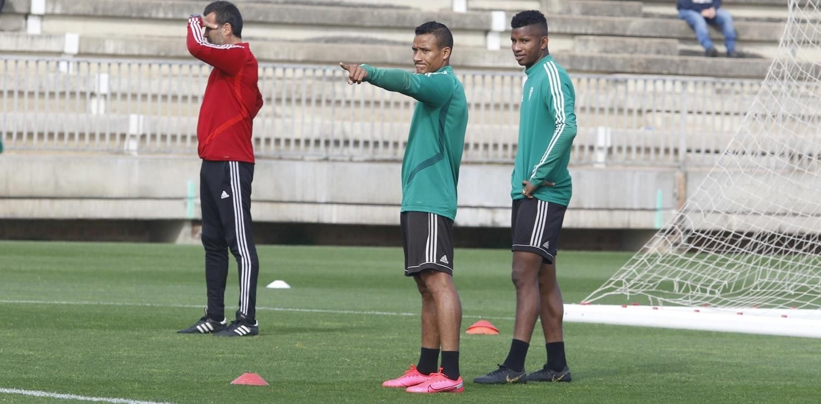 Luis Garrido, junto a Fidel Escobar, en un entrenamiento del Córdoba CF.