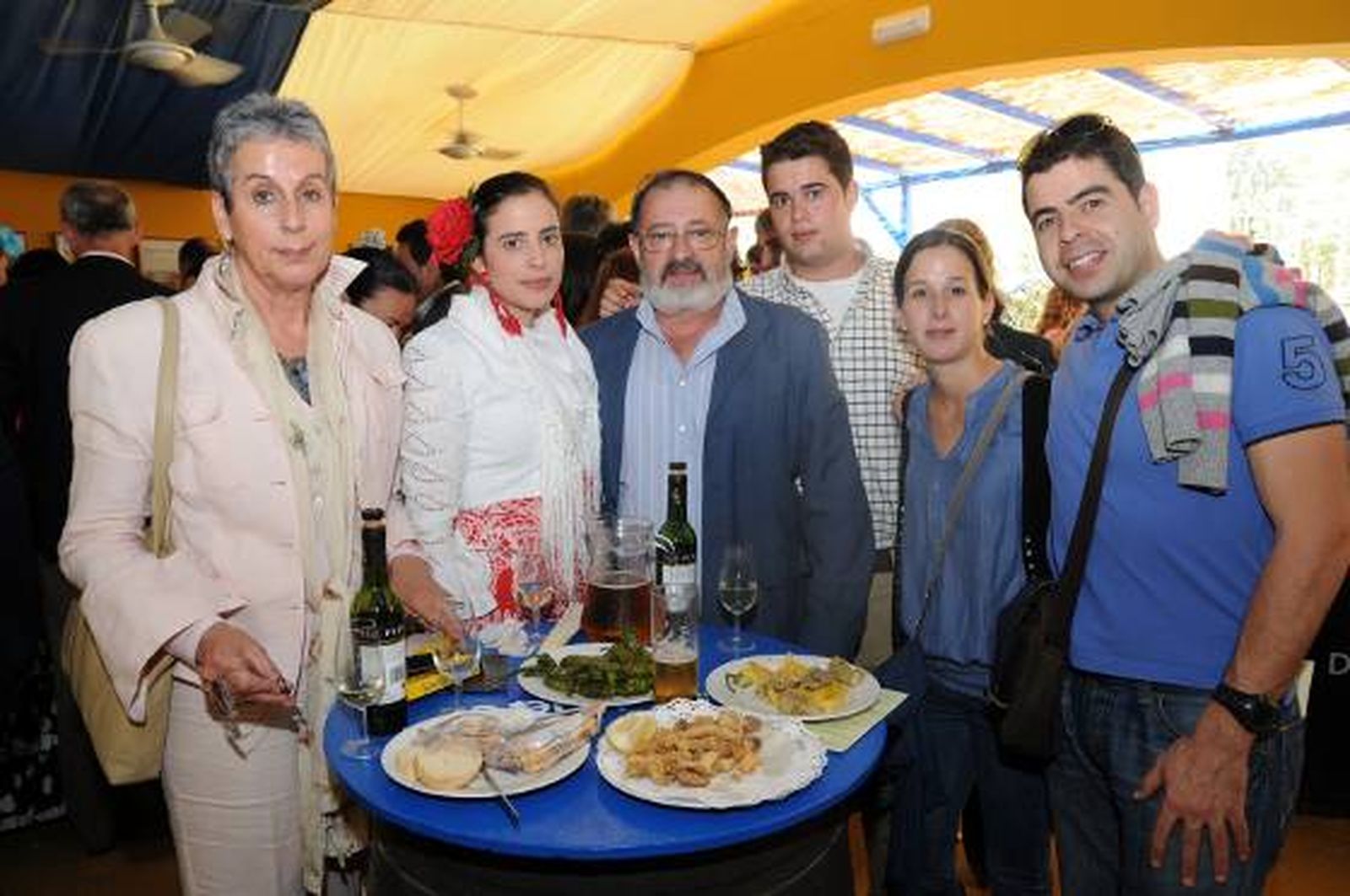 Luisa Castrillón, Ana de la Sierra, Luis de la Sierra, padre e hijo, Judith Windt y Ricardo Orquín Castrillón.

Foto: Manuel Mateo