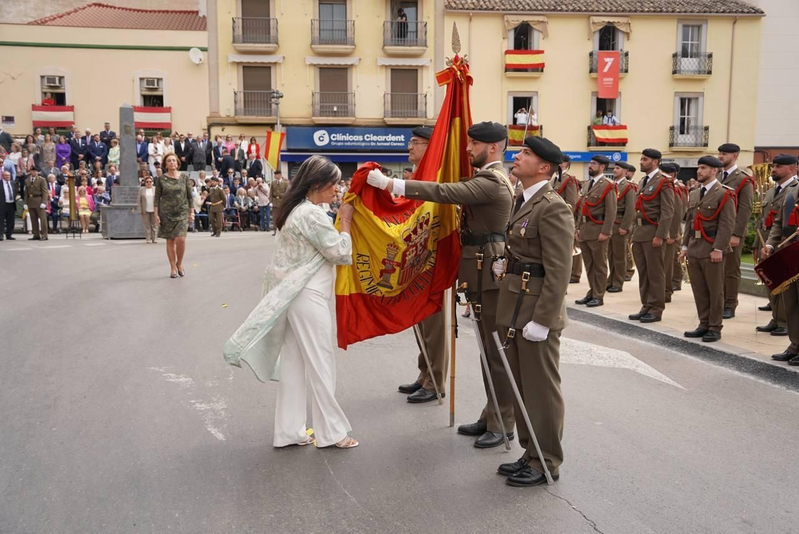 Jura de Bandera para personal civil en Linares.
