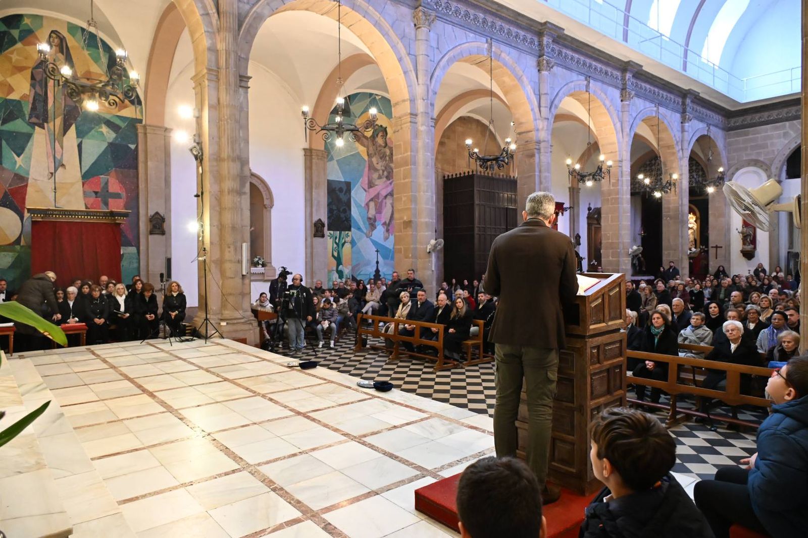 Las imágenes del homenaje de Villa del Río a su párroco emérito, Manuel Tirado Fernández
