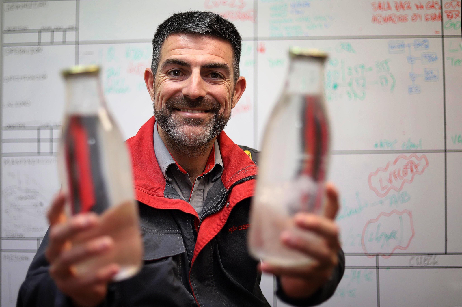 Cepsa fabrica combustible sostenible en el polo energético de La Rábida (Huelva) a partir de huesos de aceituna y otros residuos vegetales, en imágenes