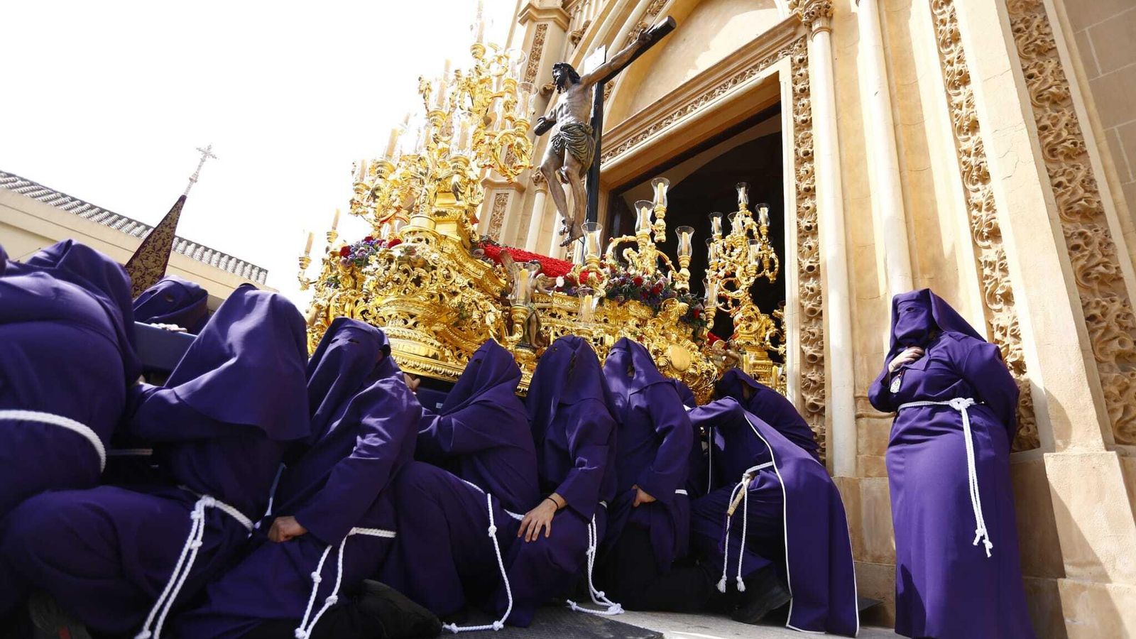 El Santísimo Cristo de la Esperanza en su Gran Amor en su salida. El Santísimo Cristo de la Esperanza en su Gran Amor en su salida.