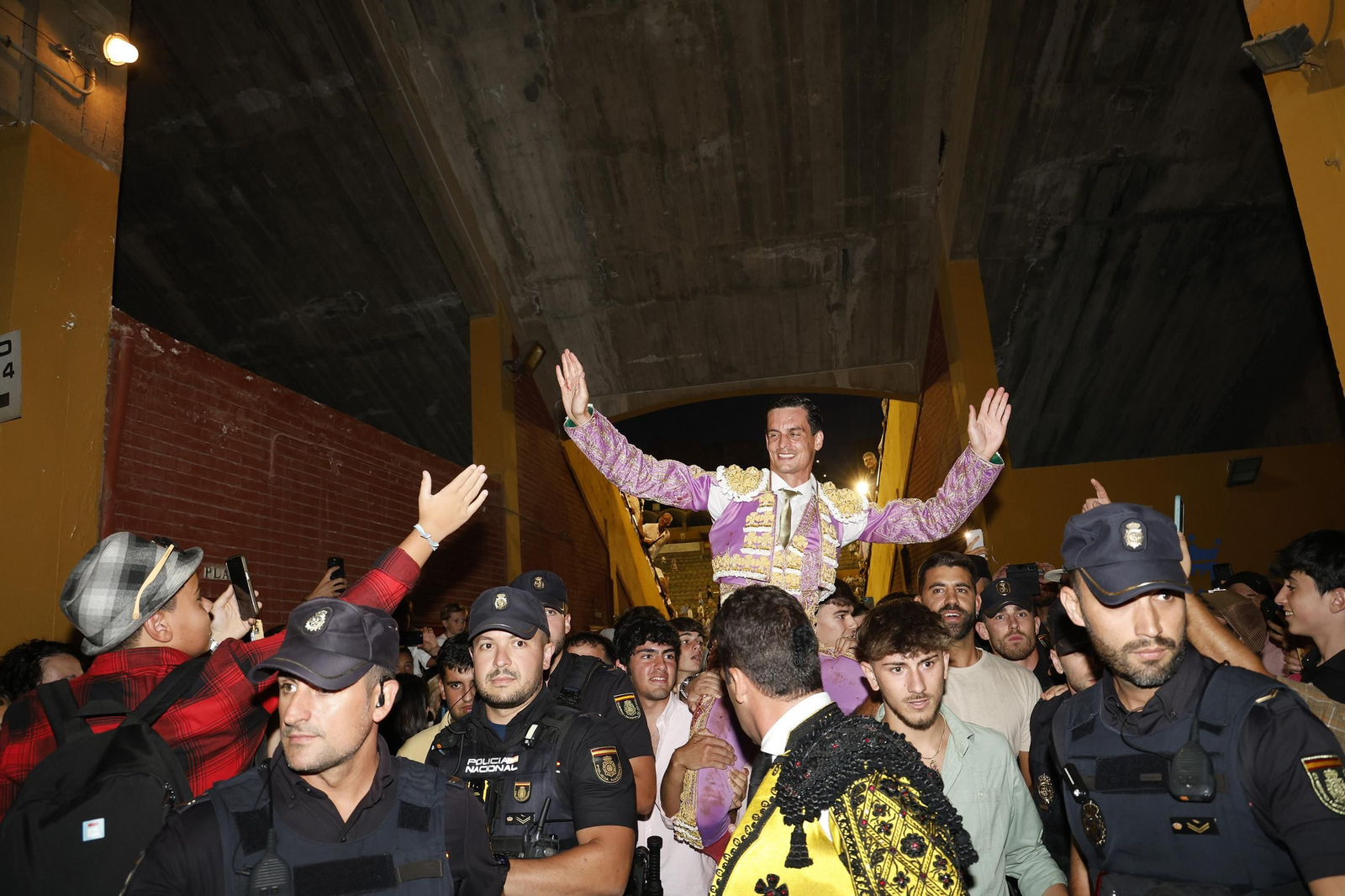 Fotos de Perera, Luque y Galván con toros de Fuente Ymbro en la primera corrida de la Feria de Algeciras 2025