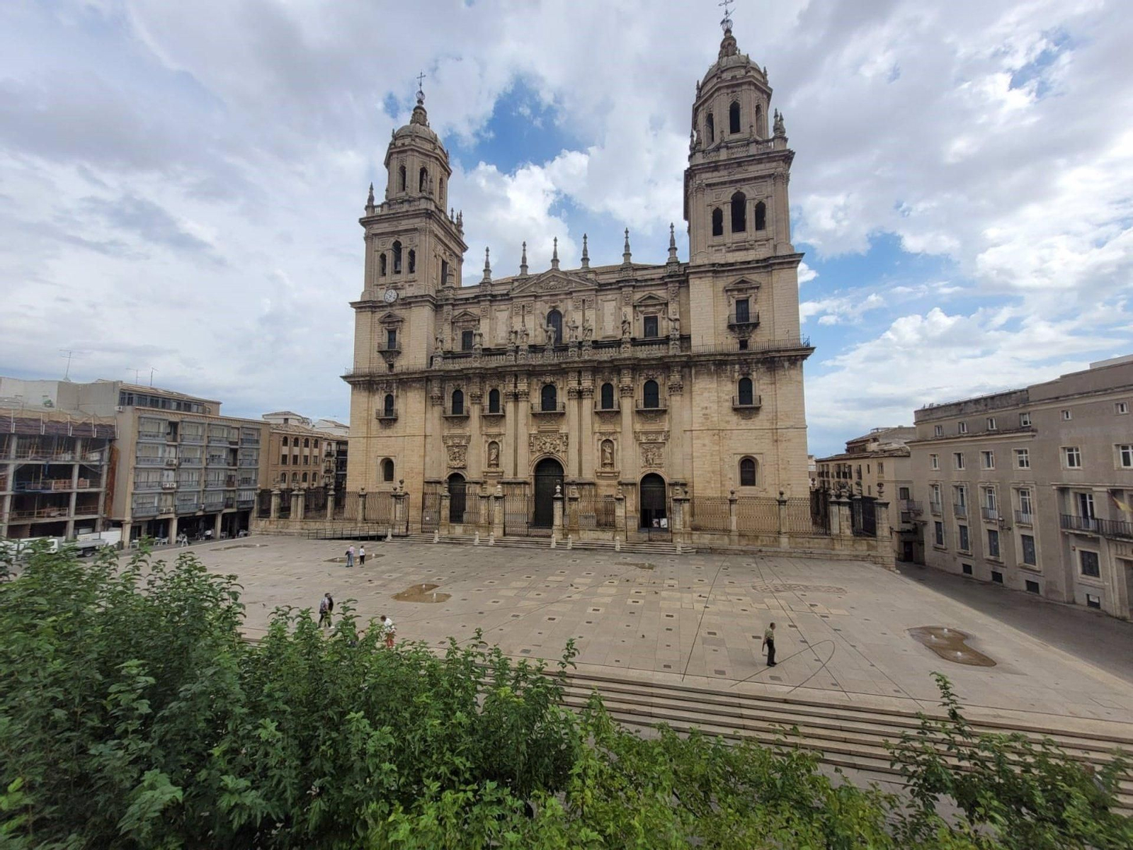 Plaza Santa María, junto a la Catedral de Jaén.