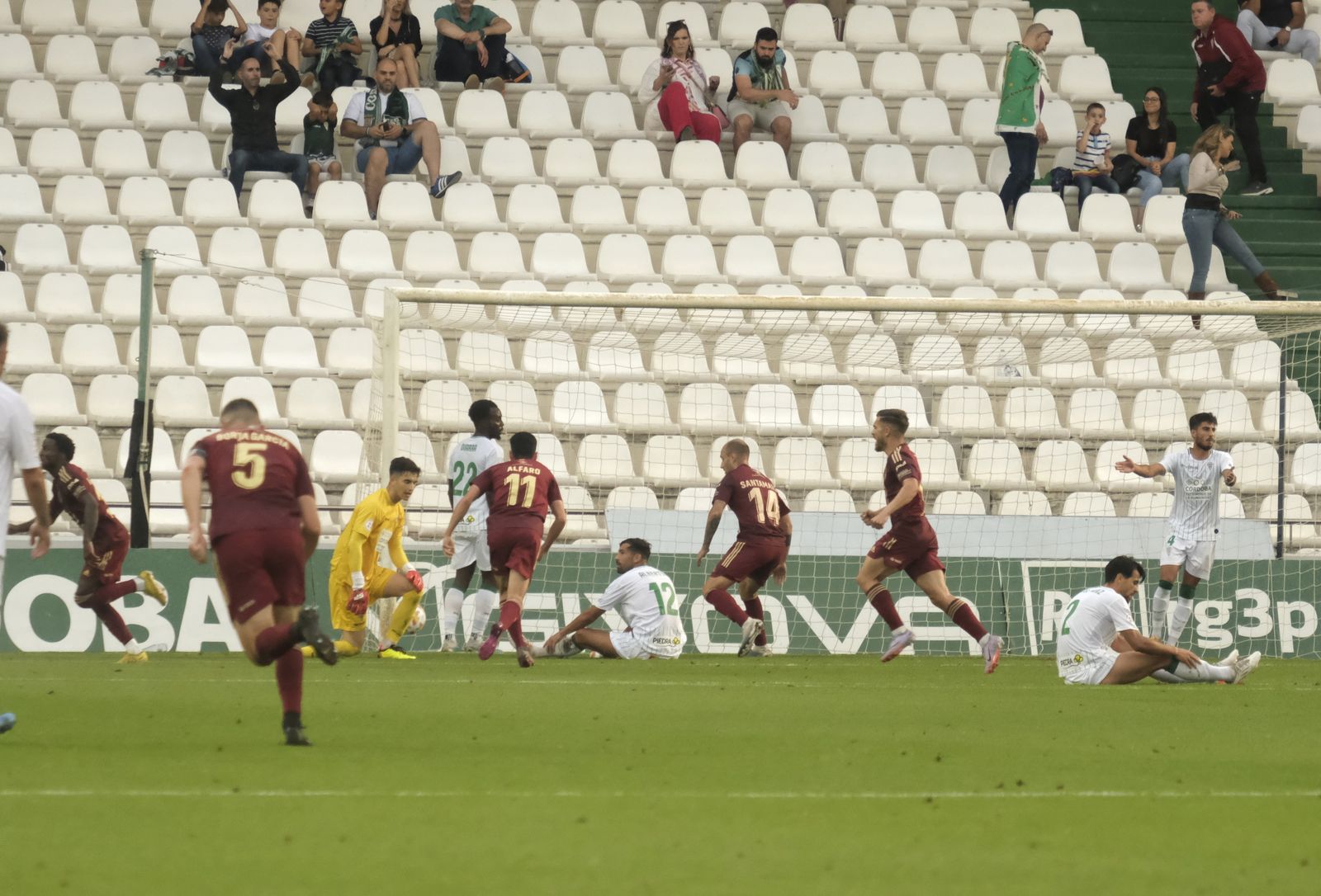 Las mejores fotos del ambiente en El Arcángel en el Córdoba CF - Badajoz