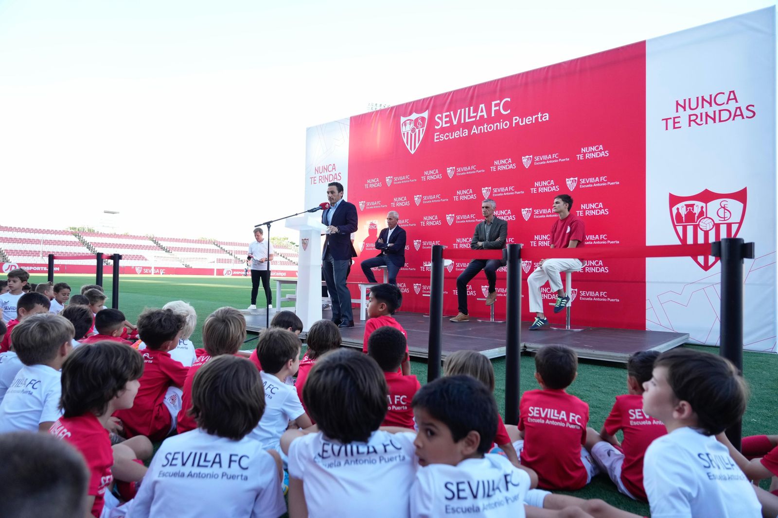 Las imágenes de la clausura de la Escuela Antonio Puerta en el Sevilla.