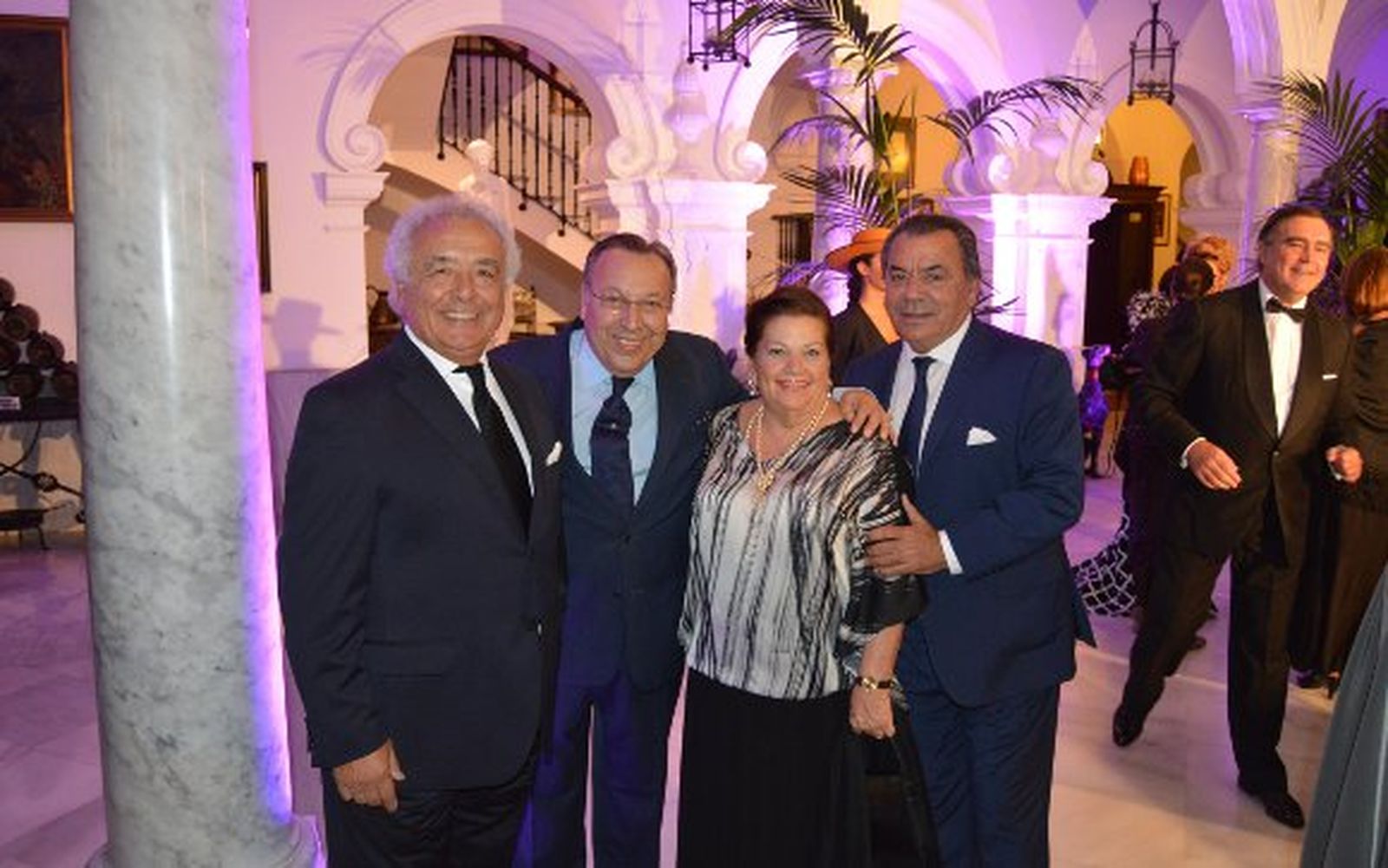 Los  componentes del dúo musical Los del Río, Antonio Romero y Rafael Ruiz, con Paco y Chari Cepero, durante la entrega de premios.

Foto: Ignacio Casas de Ciria