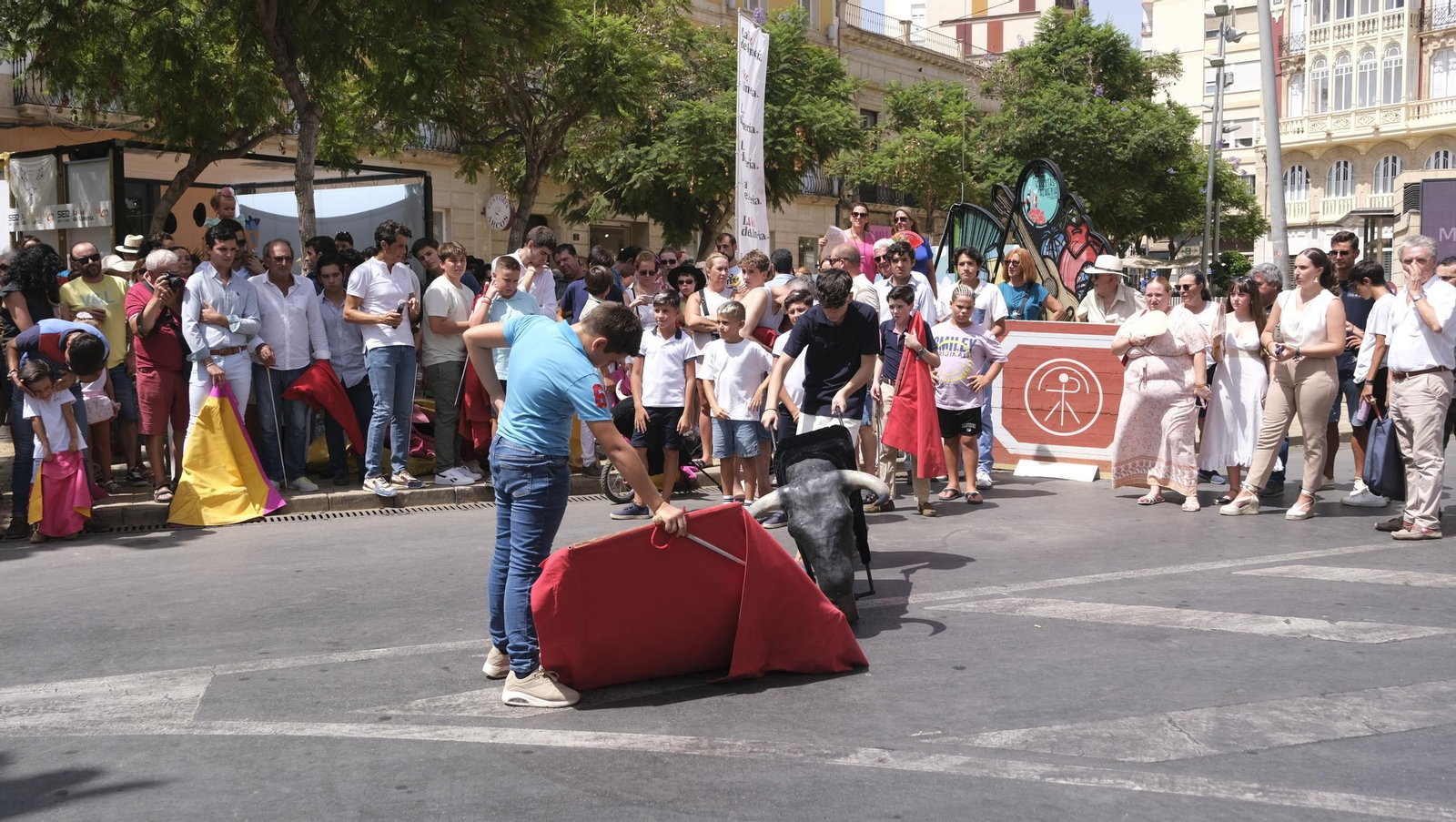 Exhibición de toreo de salón de la Escuela Taurina de Almería, en imágenes
