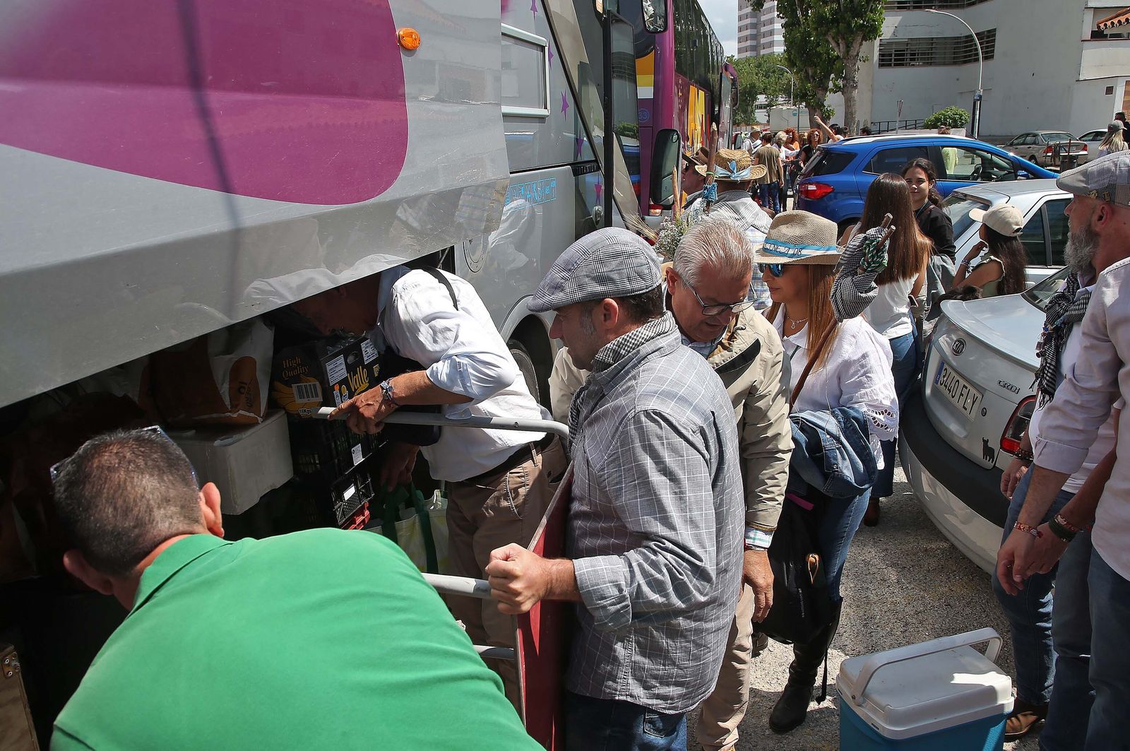 El inicio de la peregrinación hacia Almonte de la Hermandad del Rocío de La Línea en imágenes