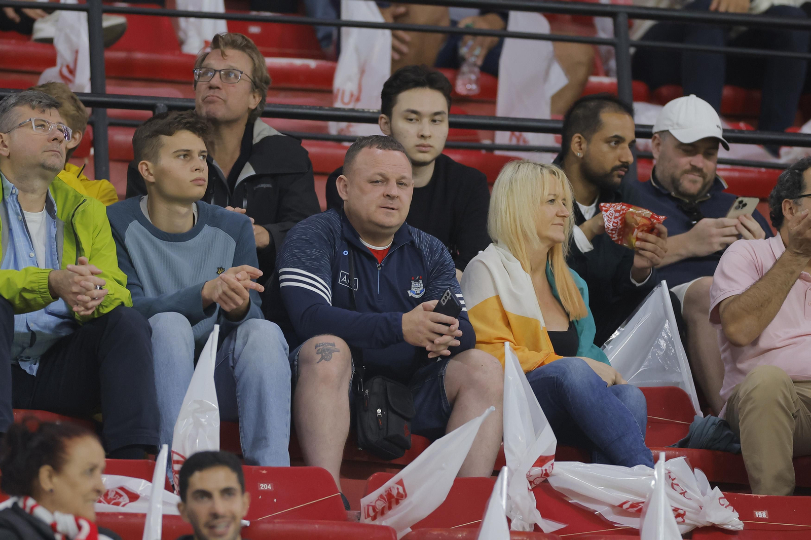 Búscate en las fotos del Sevilla-Arsenal