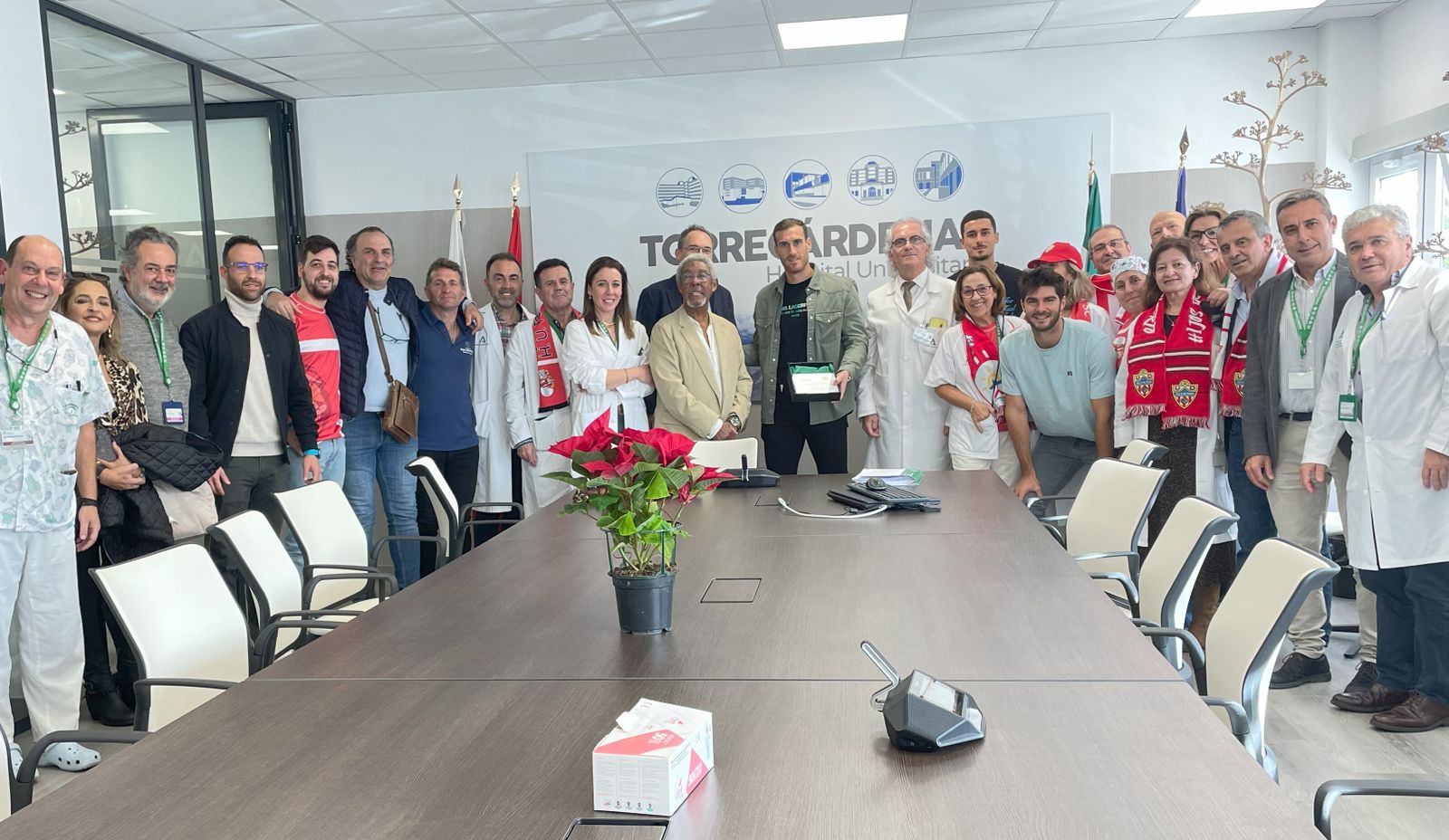 Fernando, Chumi y Melero  en su visita a Torrecárdenas