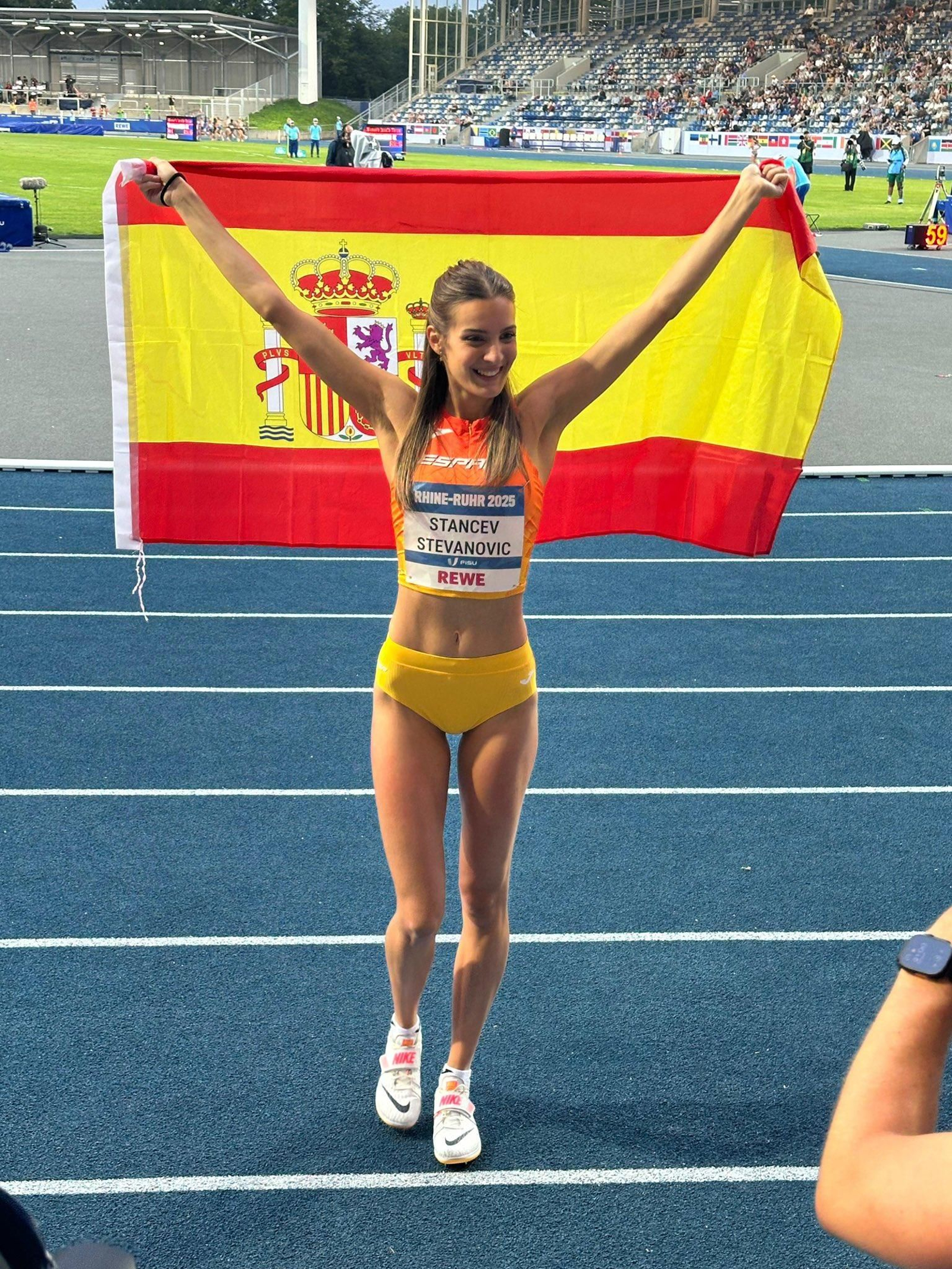 Una Stancev celebra su triunfo tras la prueba