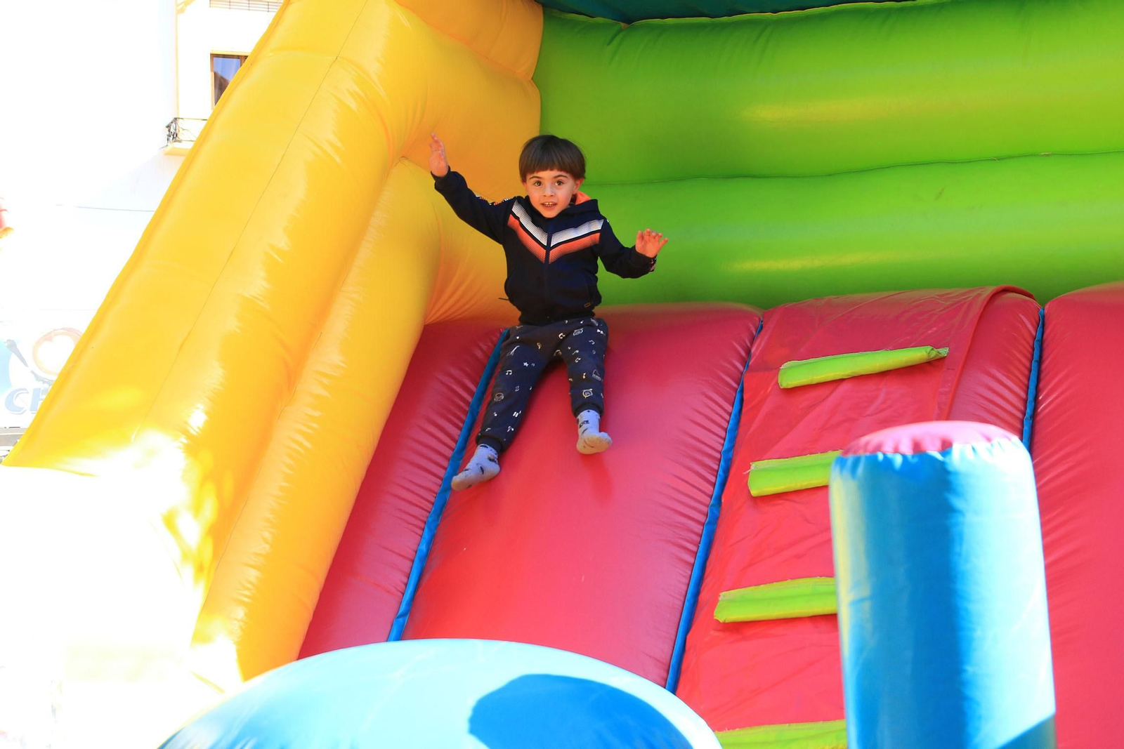 Los niños se divierten en las fiestas de Canjáyar