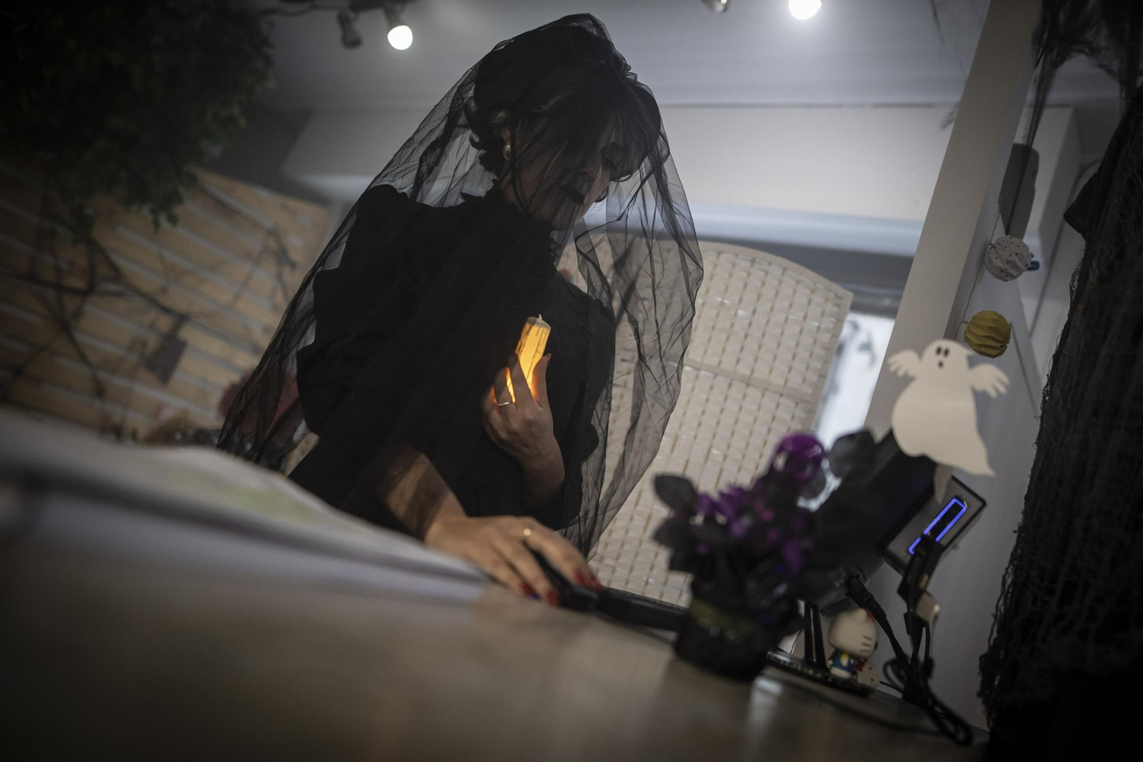 "Así fue la noche de Halloween en Granada: disfraces, truco y trato"