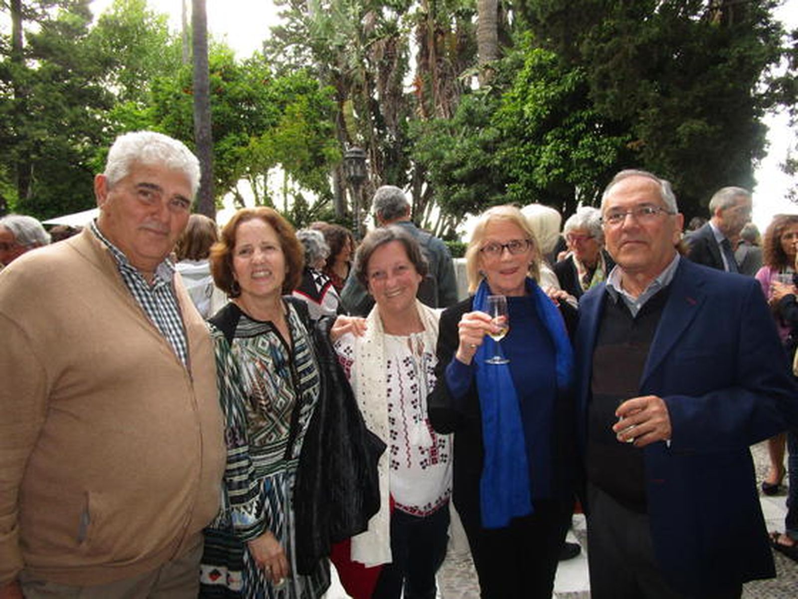 Lorenzo Perdigones, Teresa de Ory, Olga Zilbermann, Laure Lachéroy y Víctor Hurtado, durante la copa de vino español

Foto: Ignacio Casas de Ciria
