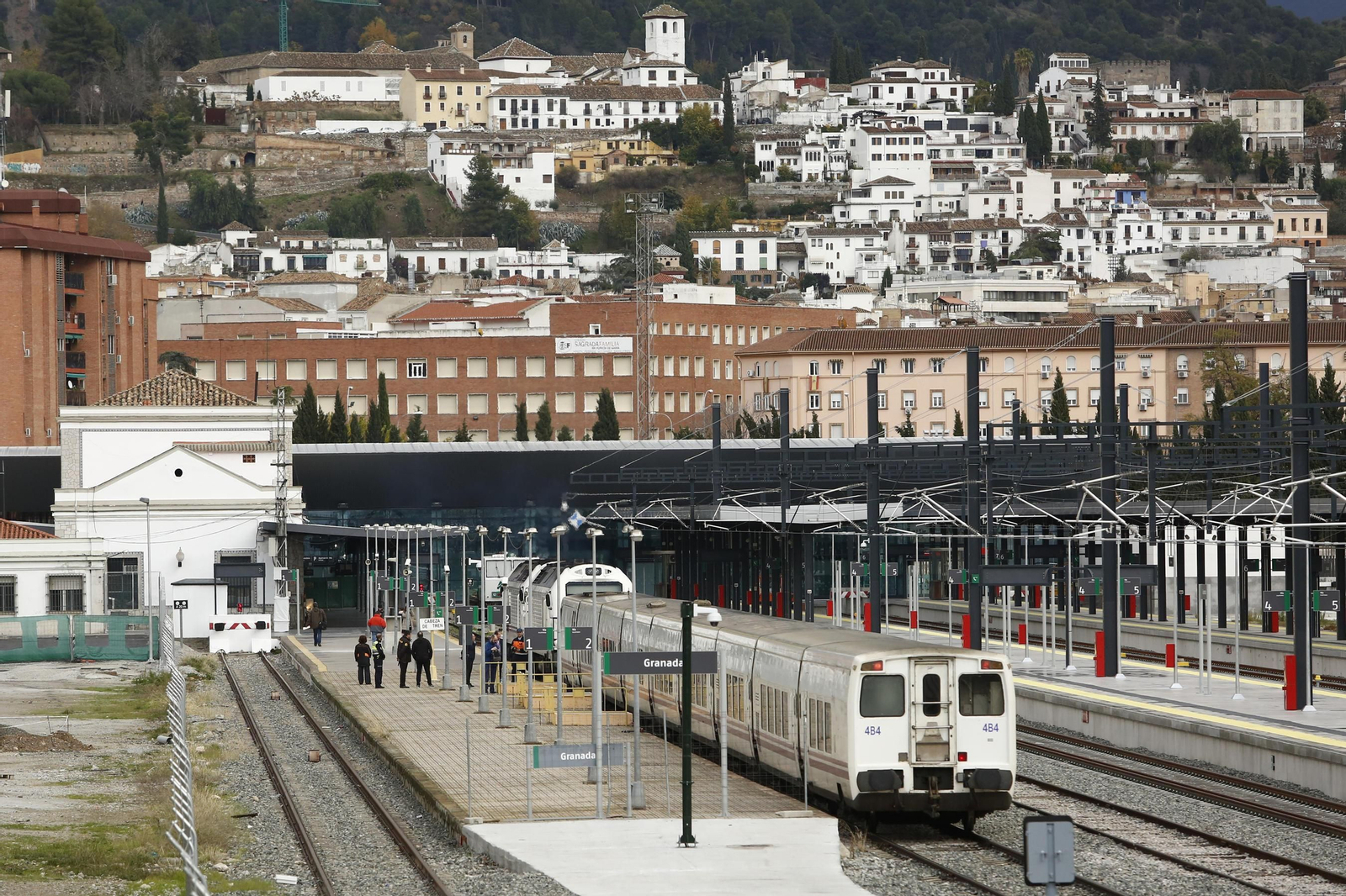 El Talgo, ayer, a su llegada a la Estación de Andaluces para emprender hoy el primer viaje de la reconexión ferroviaria.