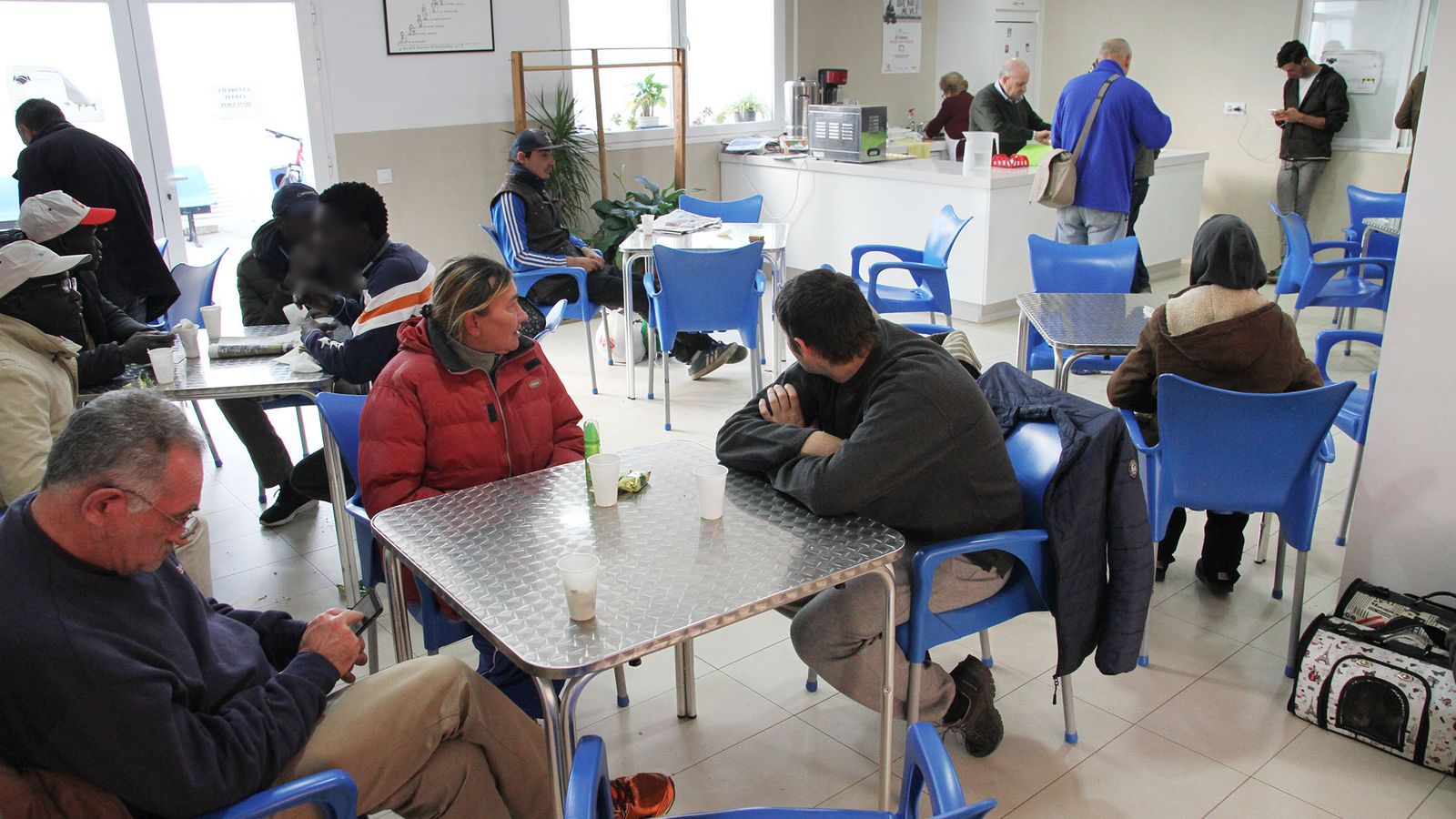 Cafetería del centro de puertas abiertas de Cáritas en Huelva.