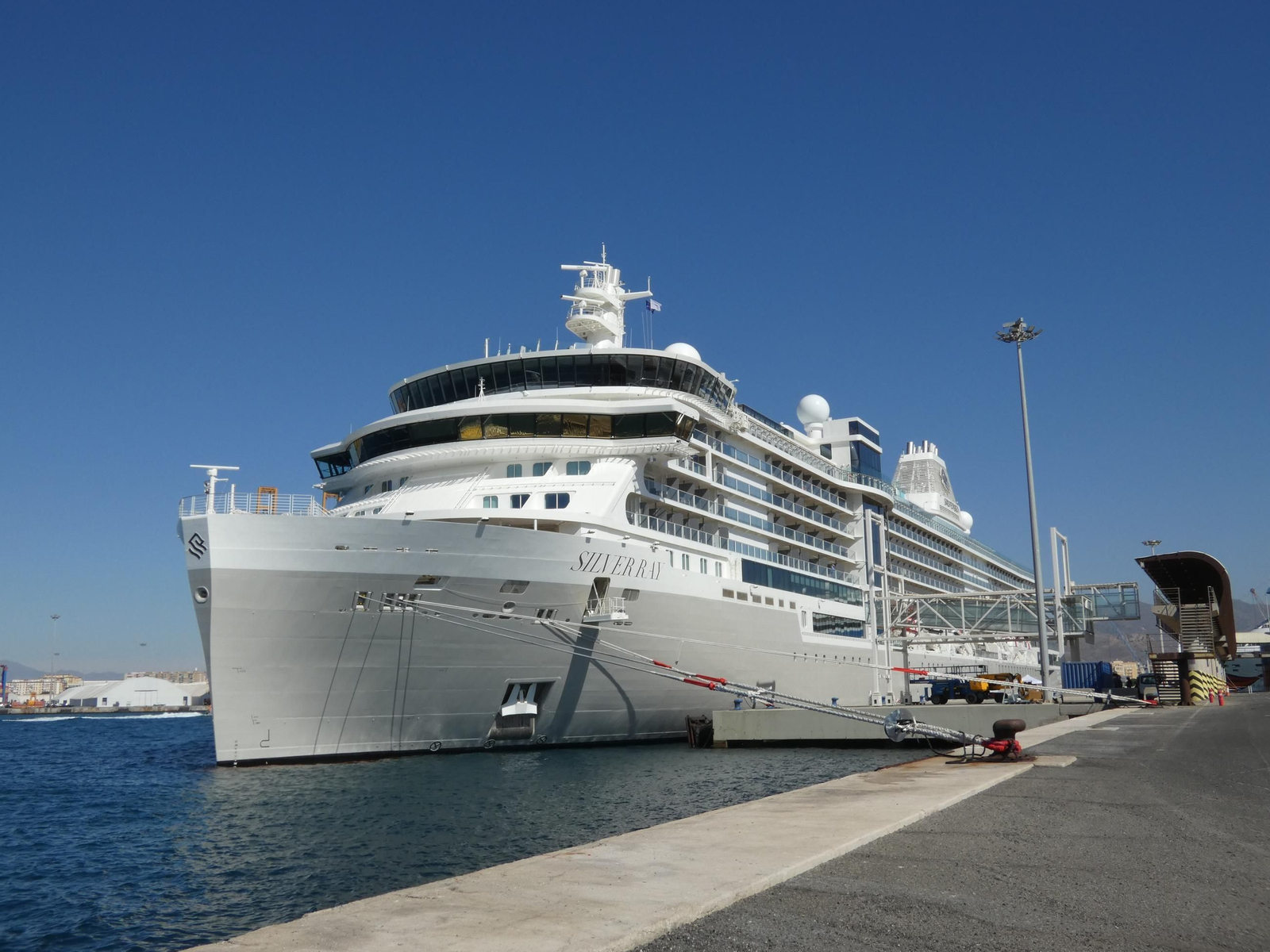 El buque 'Silver Ray' realizará durante agosto dos escalas con pernoctaciones&nbsp; en Málaga.