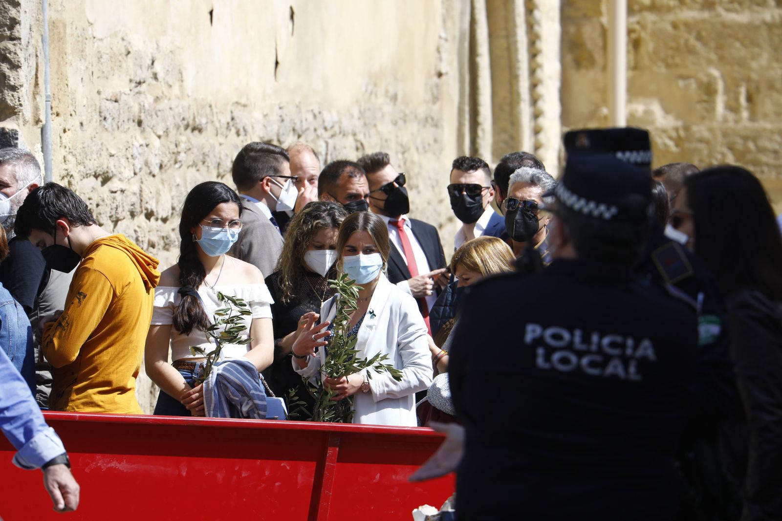 Colas para ver una iglesia en Córdoba.