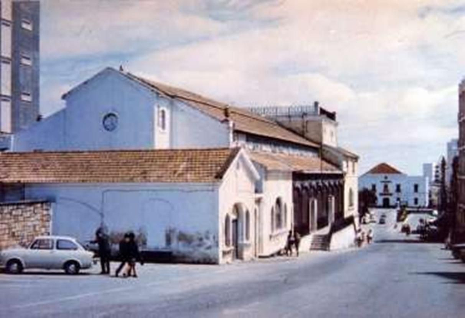 Vista desde la parte superior de la avenida.