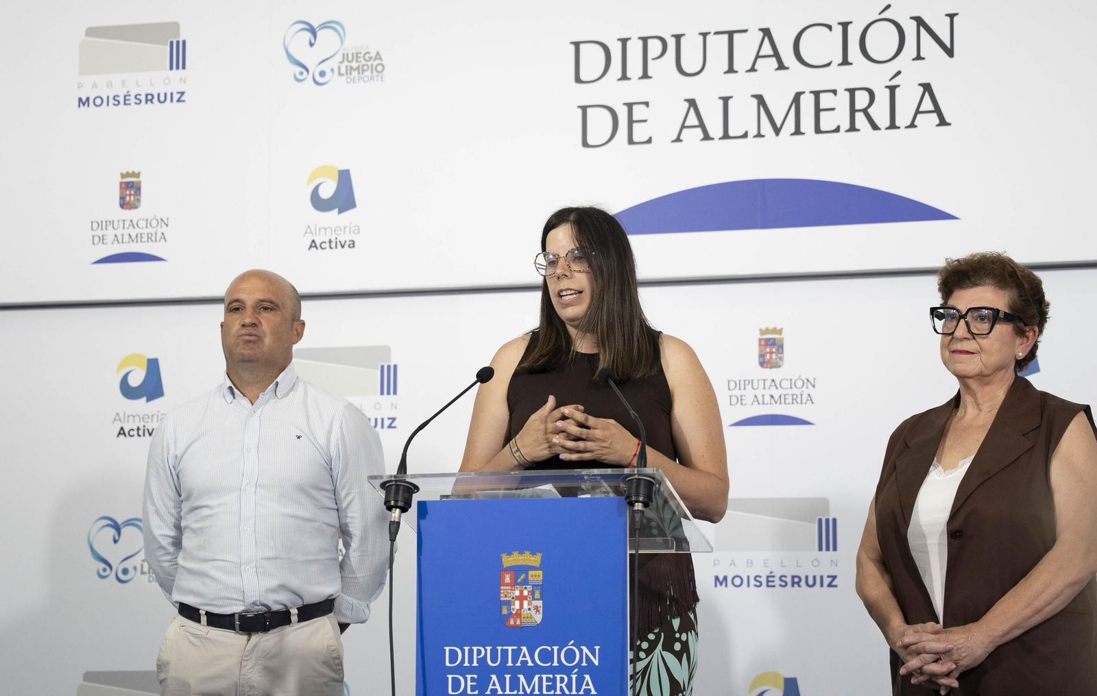 La alcaldesa de Laujar de Andarax, Almudena Morales, durante su intervención en la presentación de la prueba.