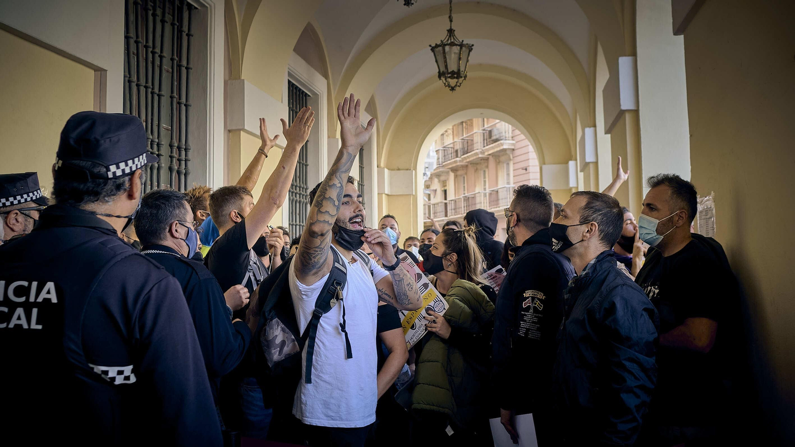 La Hostelería de Cádiz se moviliza en demanda de ayuda por los efectos de  la Covid-19