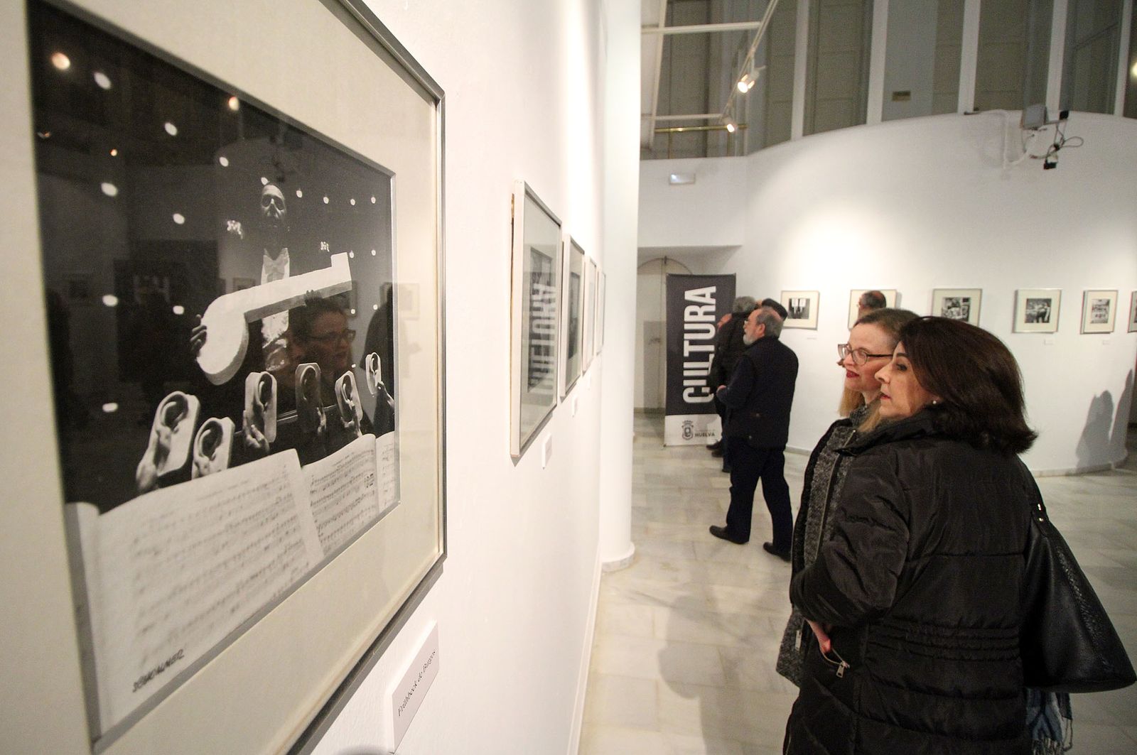 Latitudes. Exposición de Alberto Schommer "Retratos psicológicos", en imágenes