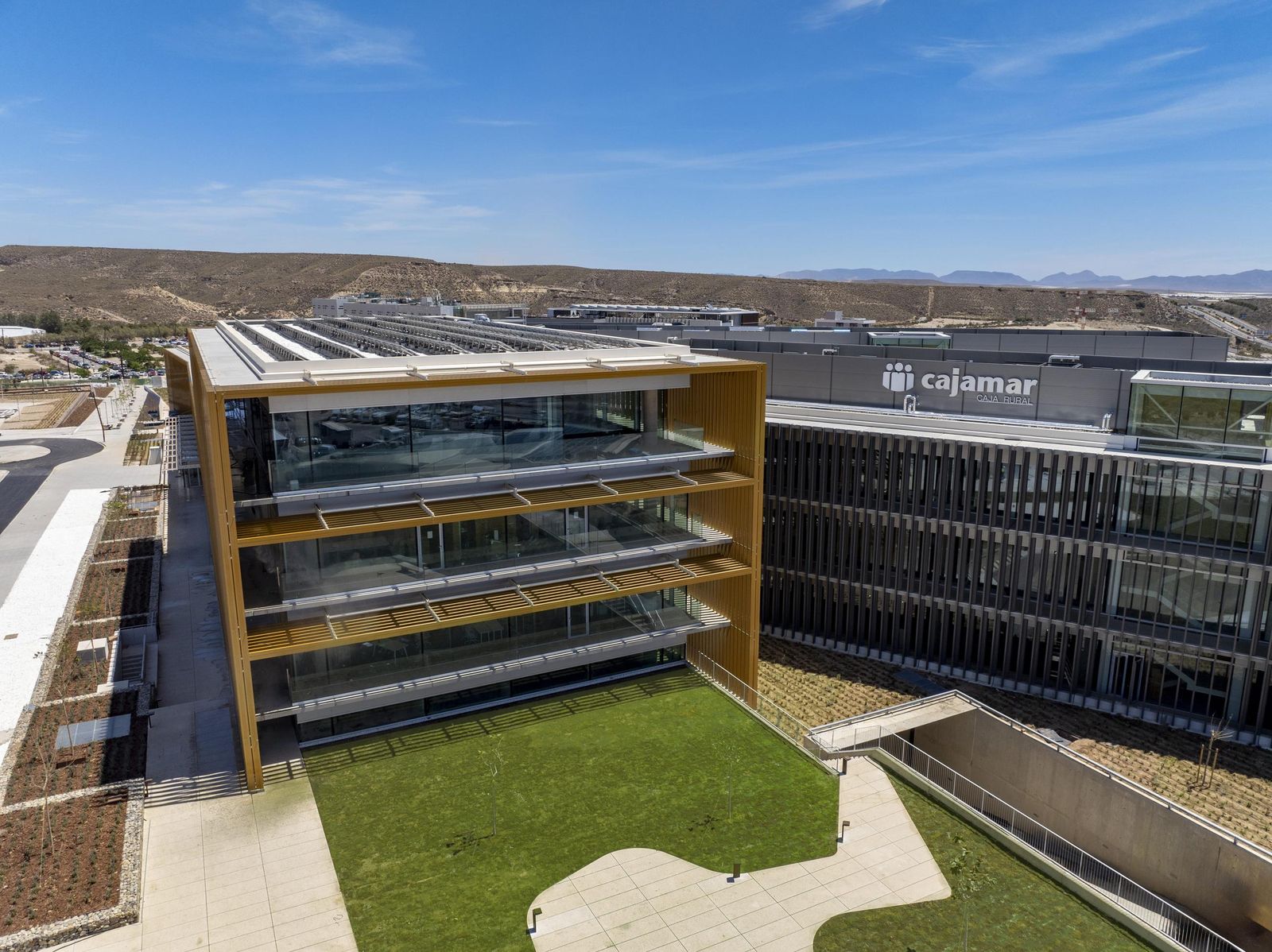 Centro Financiero Cajamar en Almería.