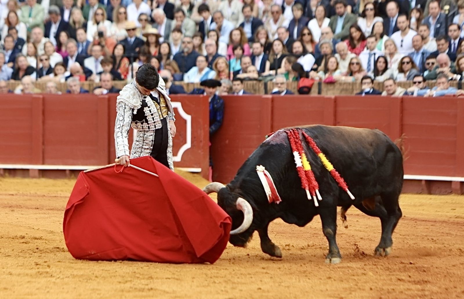Las mejores imágenes de la corrida de toros de Juan Ortega, Roca Rey y Pablo Aguado