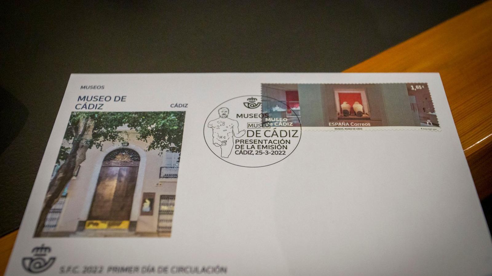 Una imagen del sello y del matasellos del Museo de Cádiz.