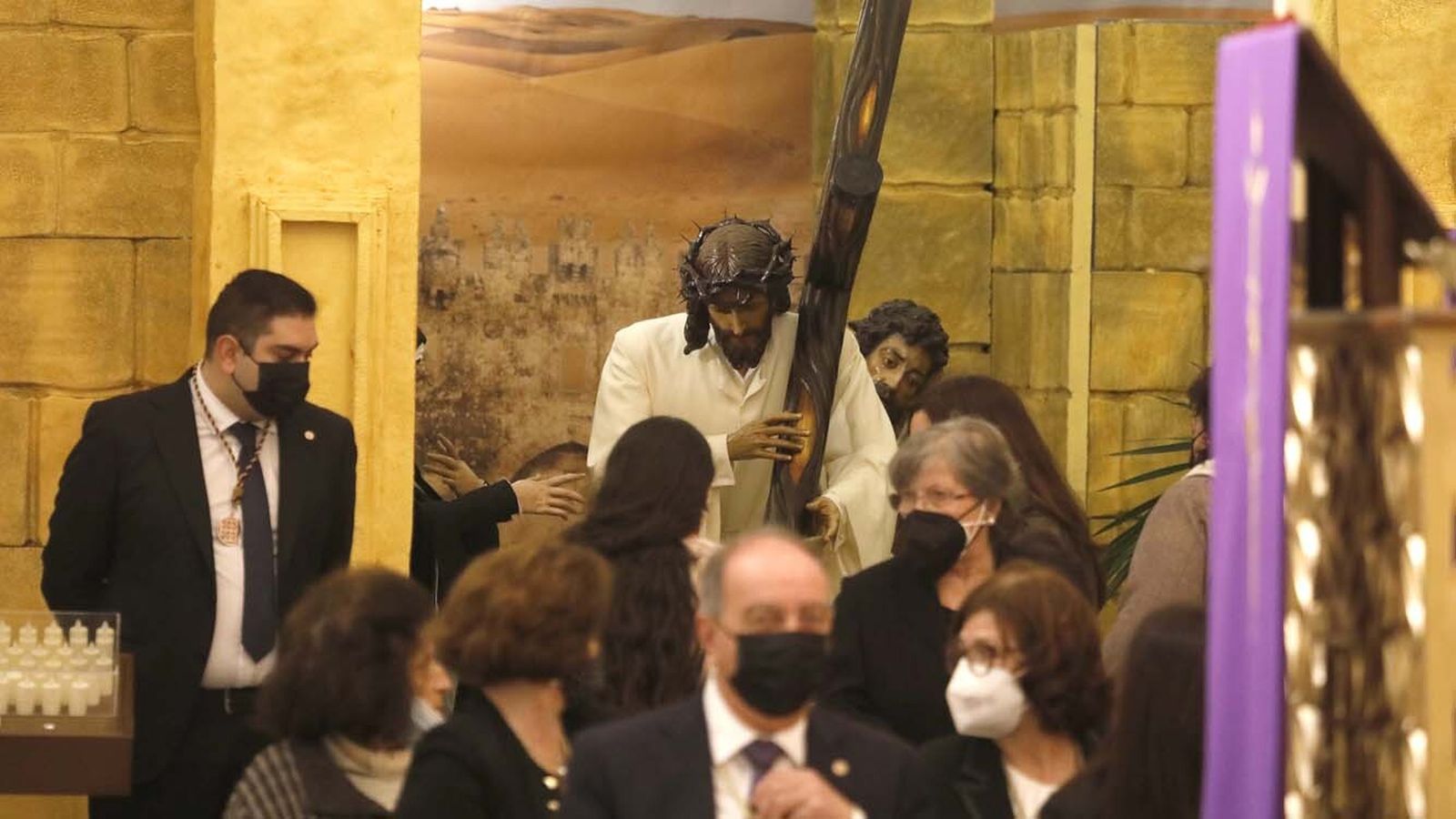 Fotos del Jueves Santo en Algeciras: Tres Caídas, Nazareno y Cristo de la FE