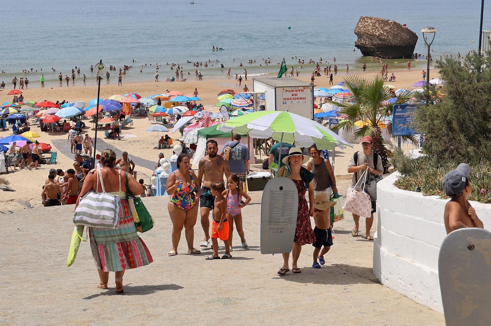 Imágenes del caluroso día en la playa de Matalascañas