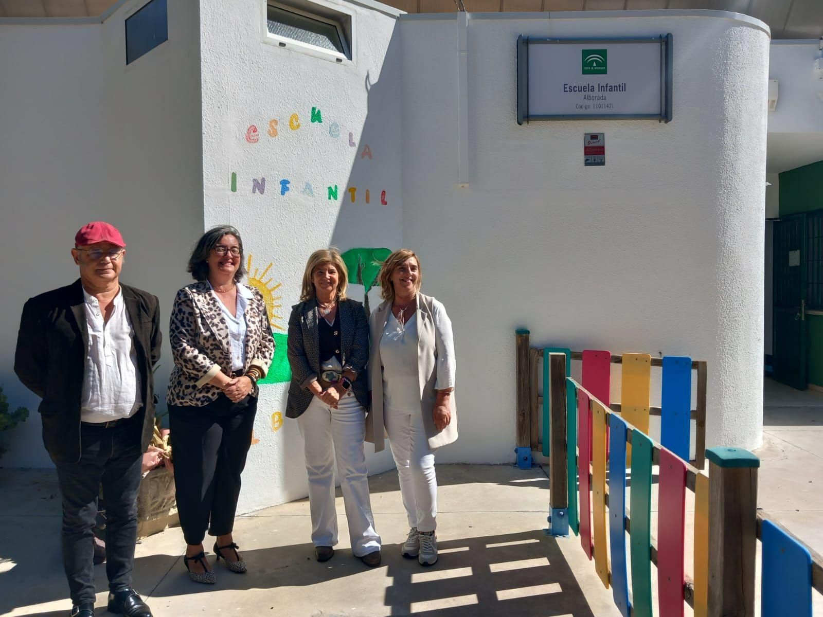Las autoridades, en la Escuela La Alborada.