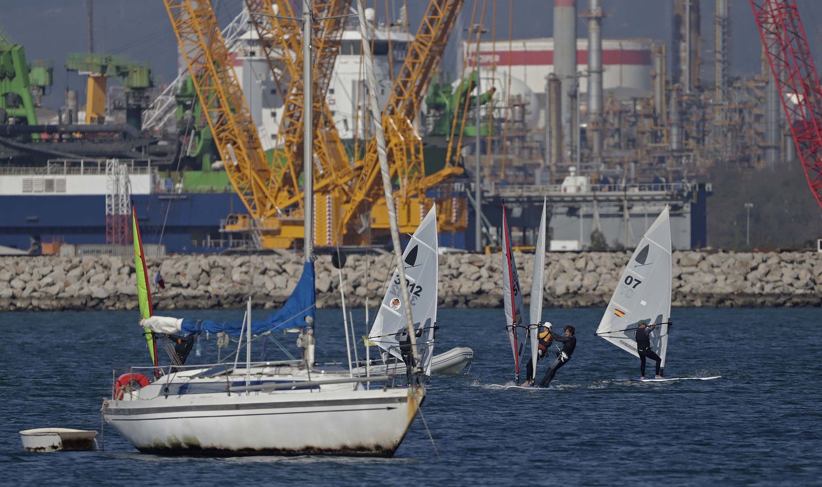 Las fotos de la segunda jornada opa de Andalucía de la clase Windsurfer, en La Línea