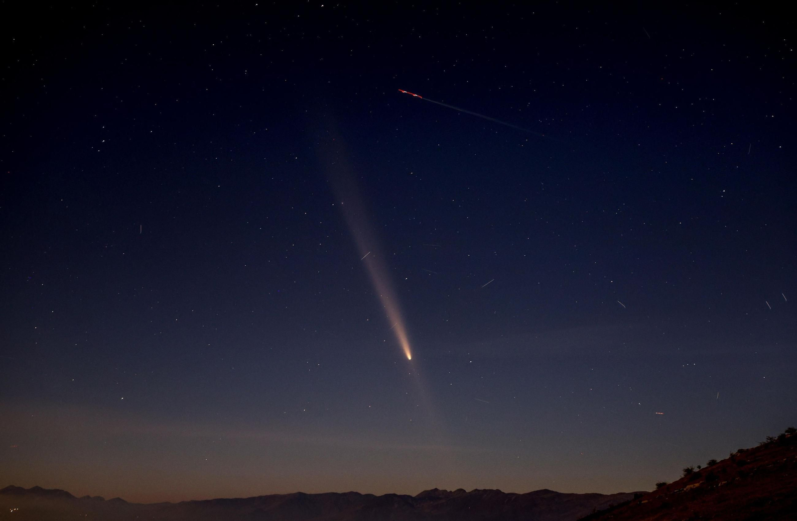 Espectáculo visual: El paso del cometa del siglo a lo largo y ancho del mundo