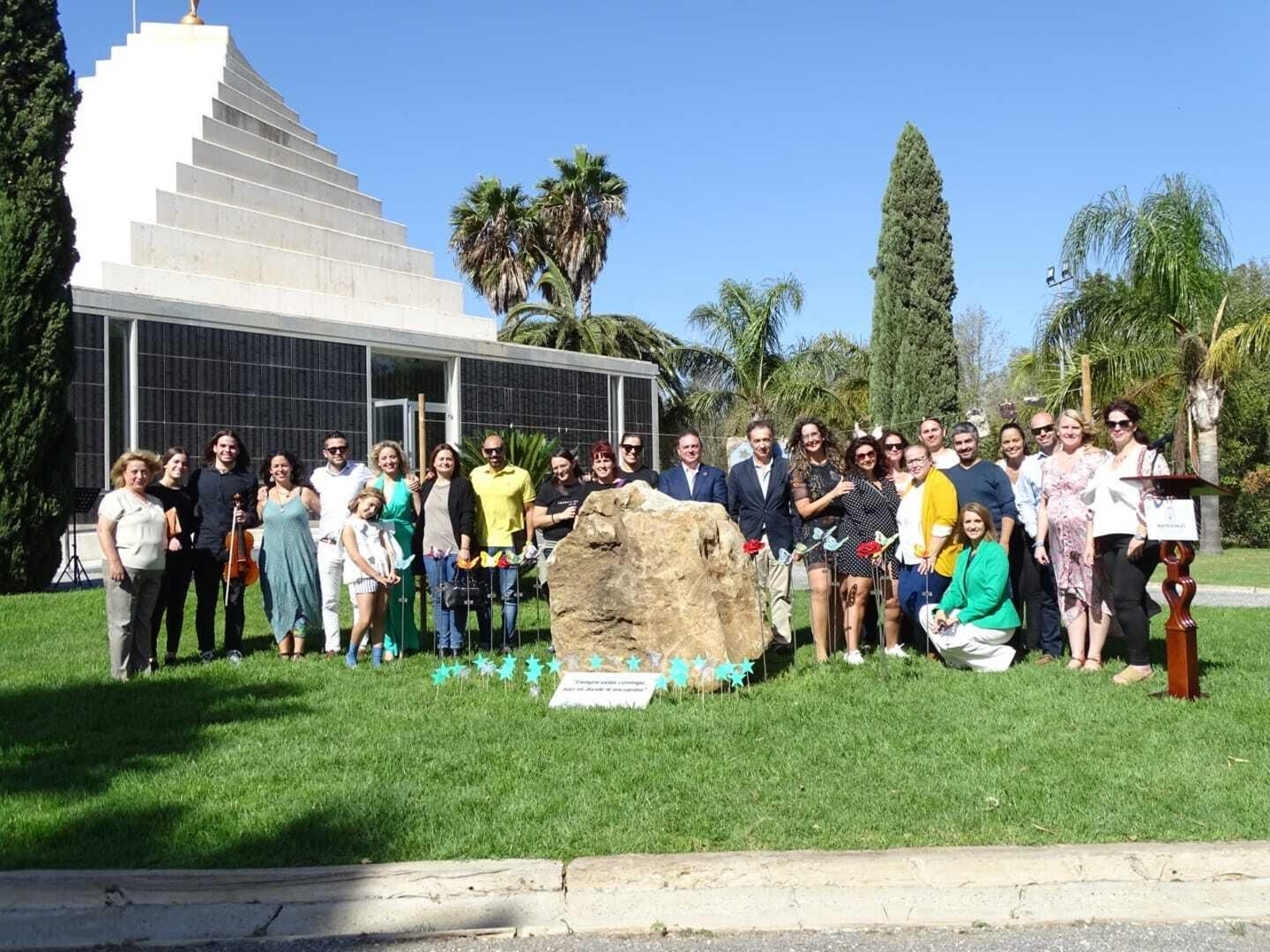 Encuentro en el Cementerio Mancomunado Bahía de Cádiz en memoria de los niños fallecidos.