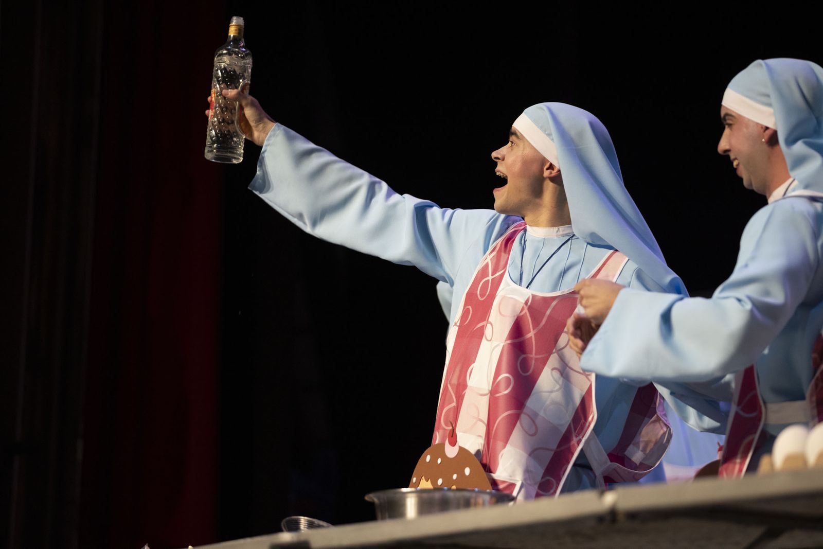 Imágenes de la actuación de la murga de Isla Cristina 'Las monjas 30 años de tradición' en el Carnaval Colombino