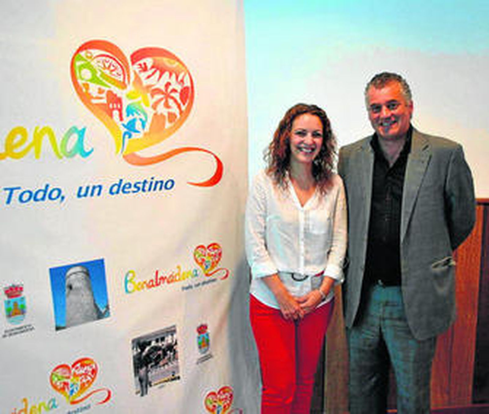 Cortés y Carnero en el acto de presentación de la nueva imagen turística de Benalmádena.