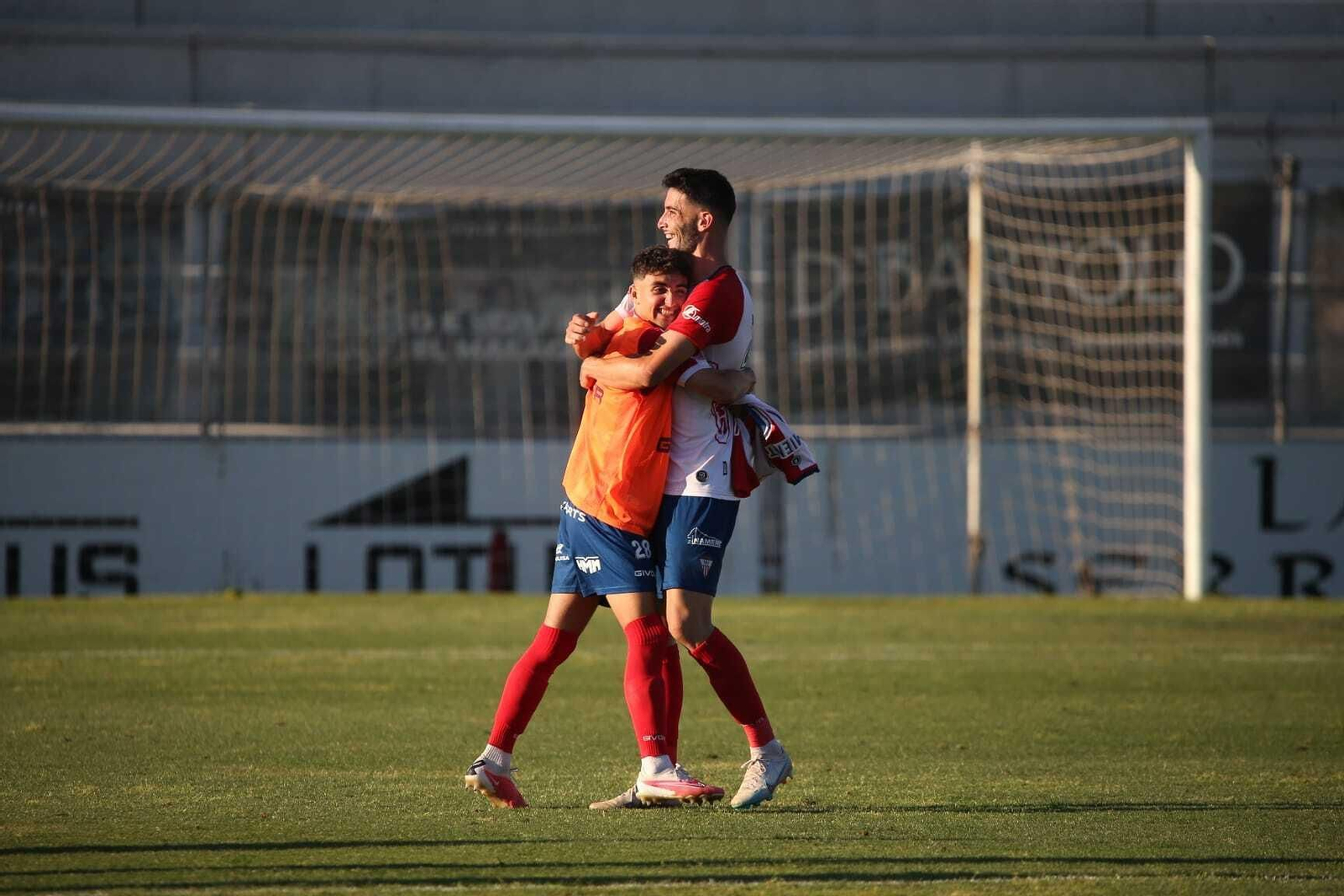 Benítez, que vuelve, y Albarrán, que está apercibido.