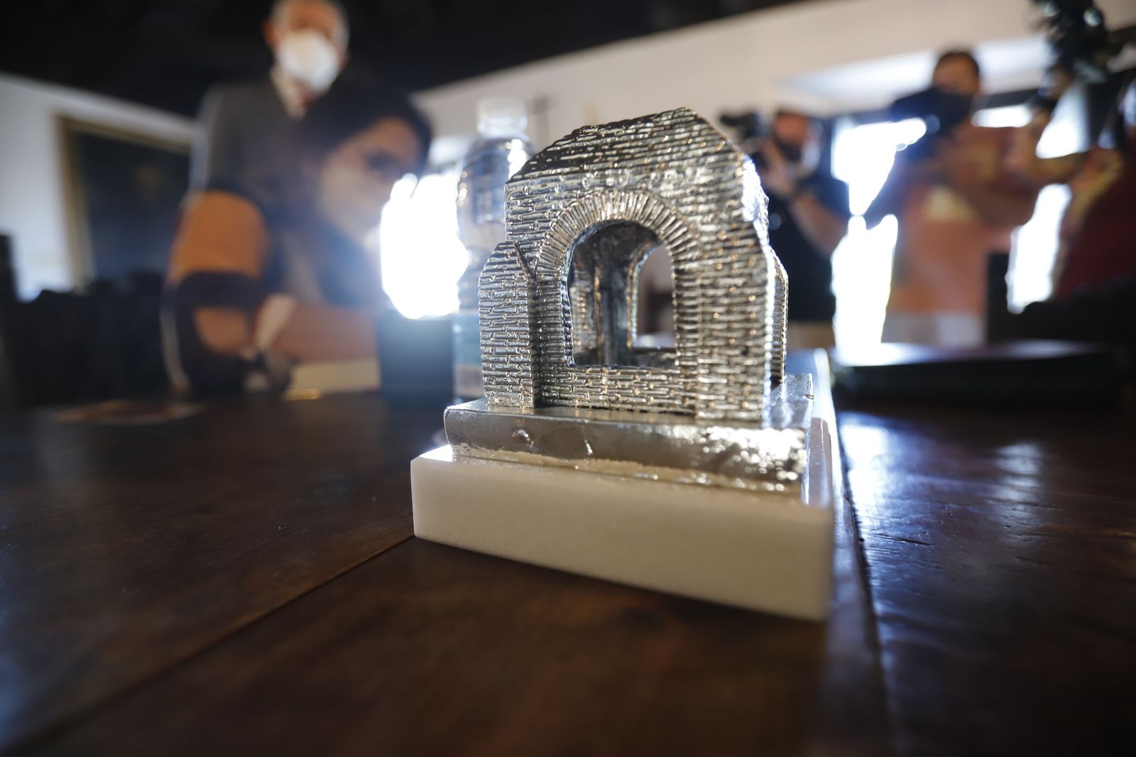 La presidenta del Parlamento, Marta Bosquet, junto al resto de miembros de la Mesa, visita al Monasterio de La Rábida