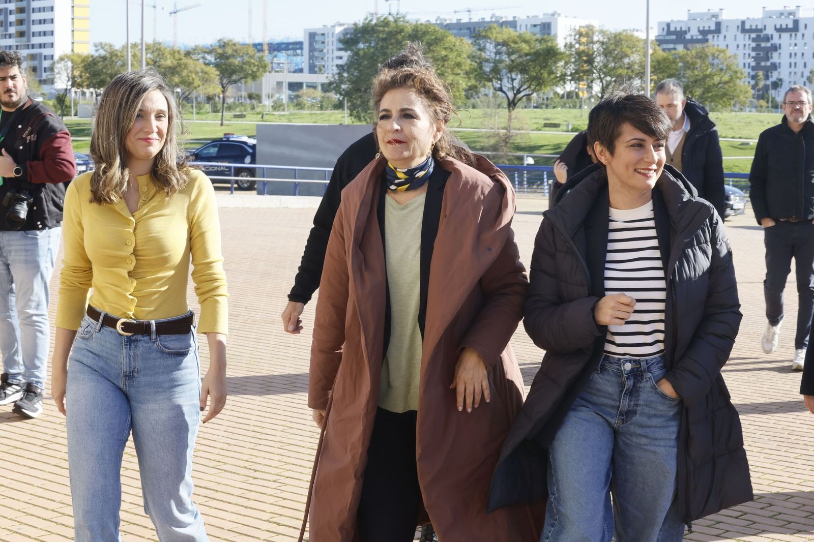 La secretaria general del PSOE andaluz, María Jesús Montero, acompañada de la ministra de Vivienda, Isabel Rodríguez, este sábado en Dos Hermanas.