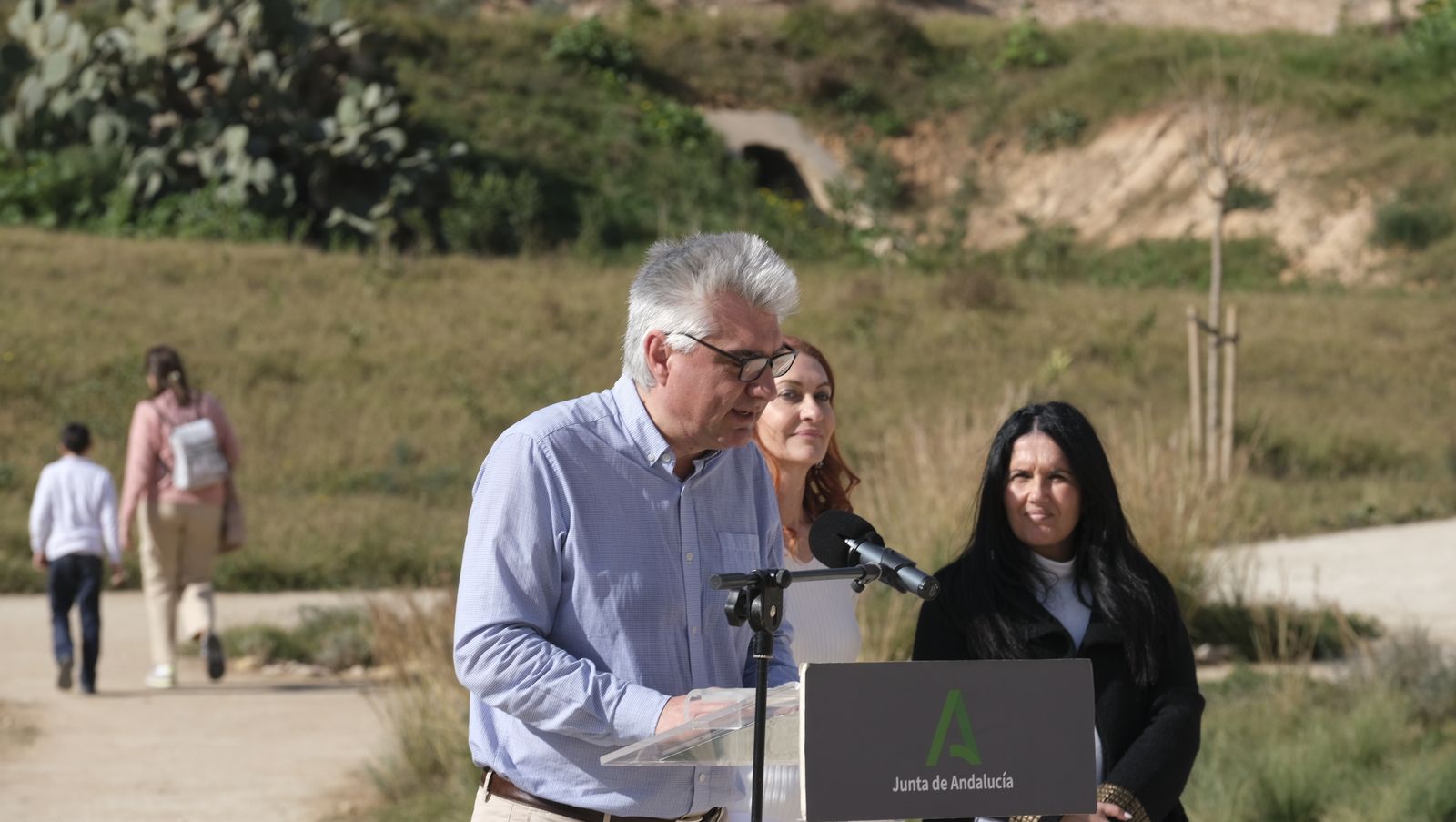 Imágenes de 'Versos por la Paz', en el Parque de La Hoya de Almería